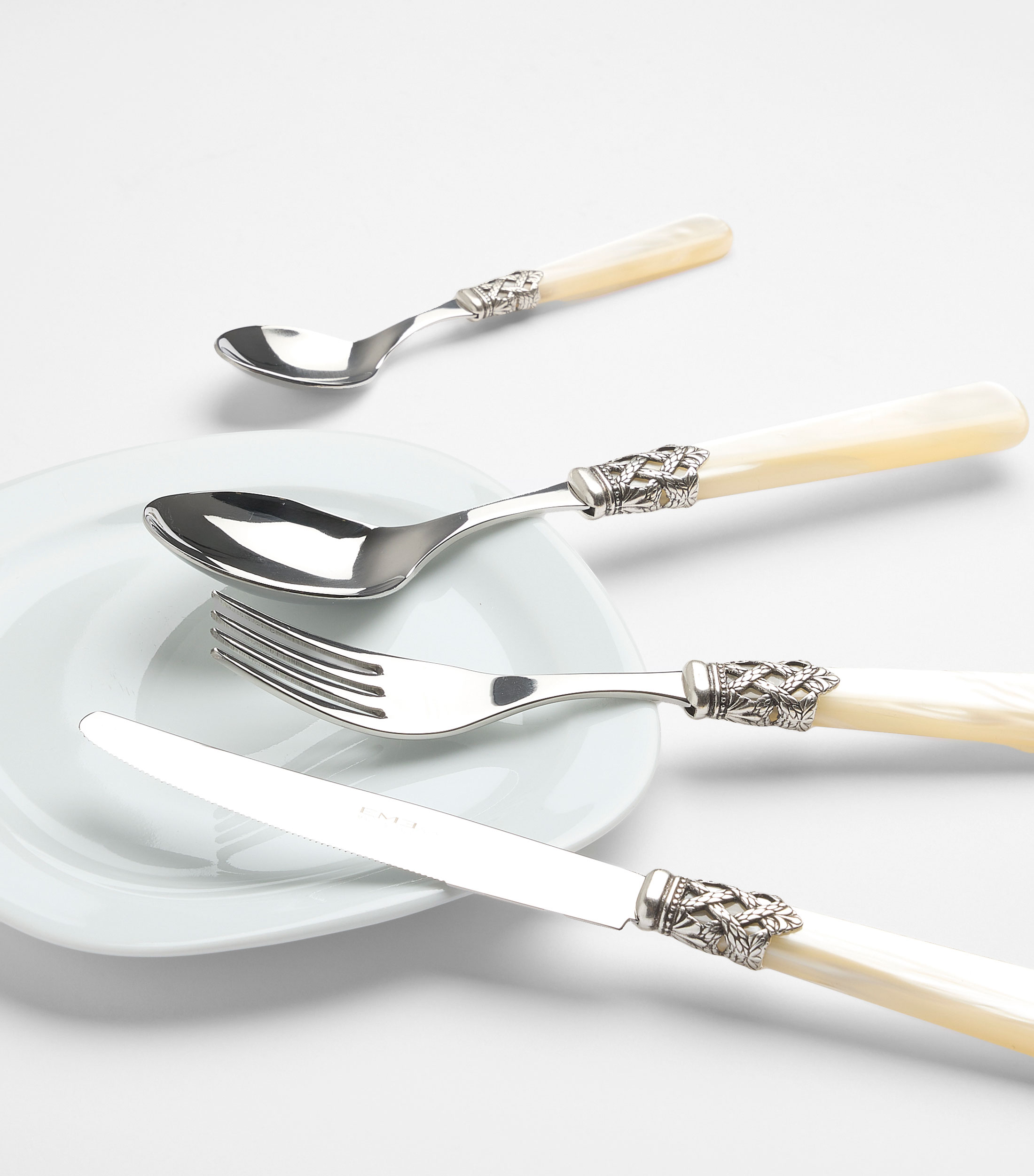 Set de cubiertos 24 piezas Ivory en acero inoxidable