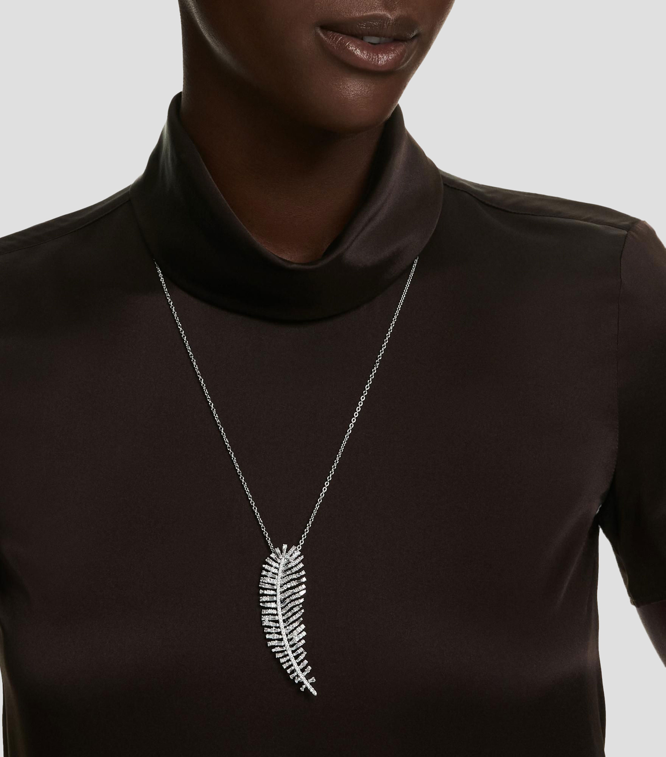 Collar con dije de pluma alargada Vienna Mujer