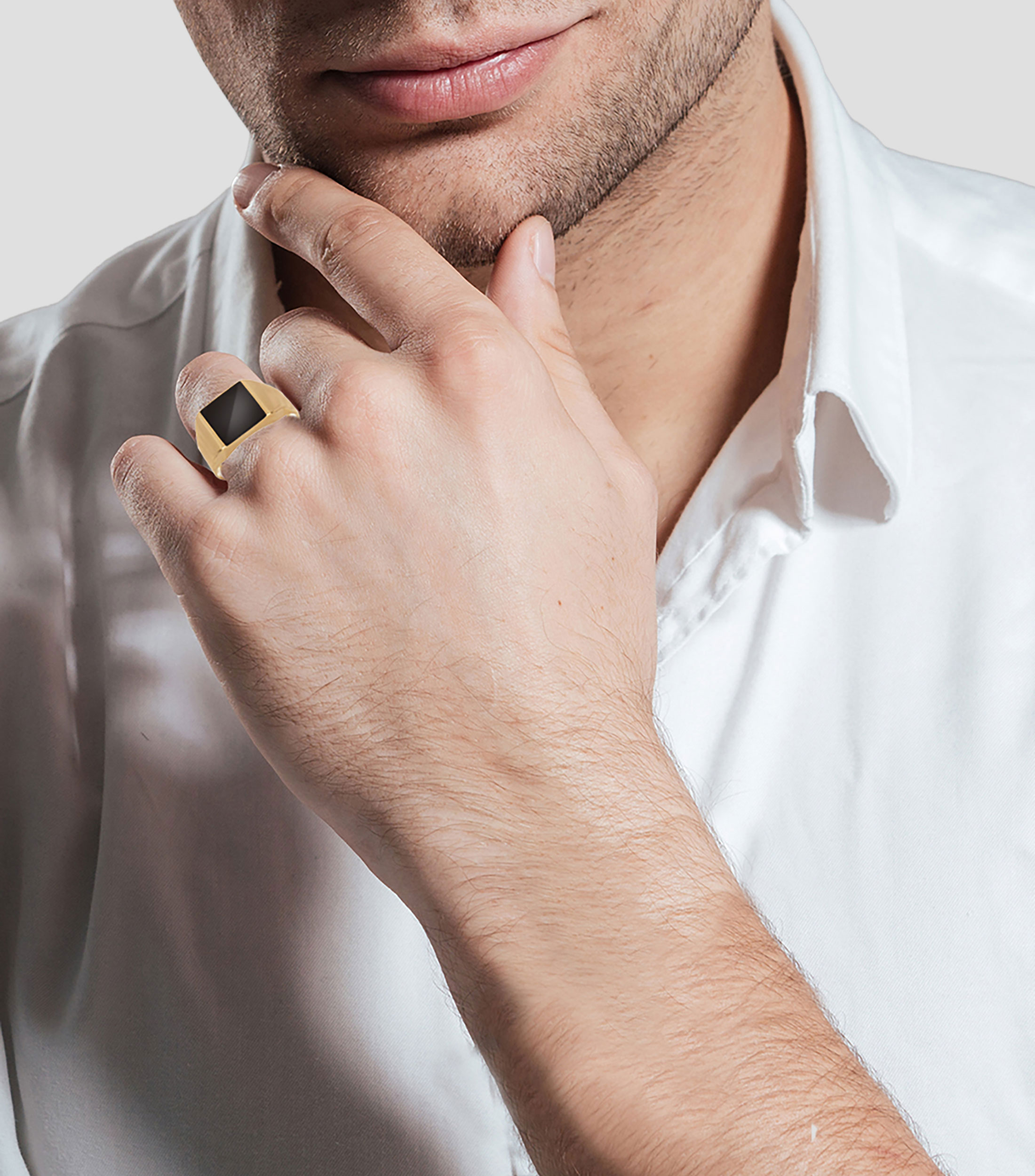 Anillo en oro con forma cuadrada Hombre