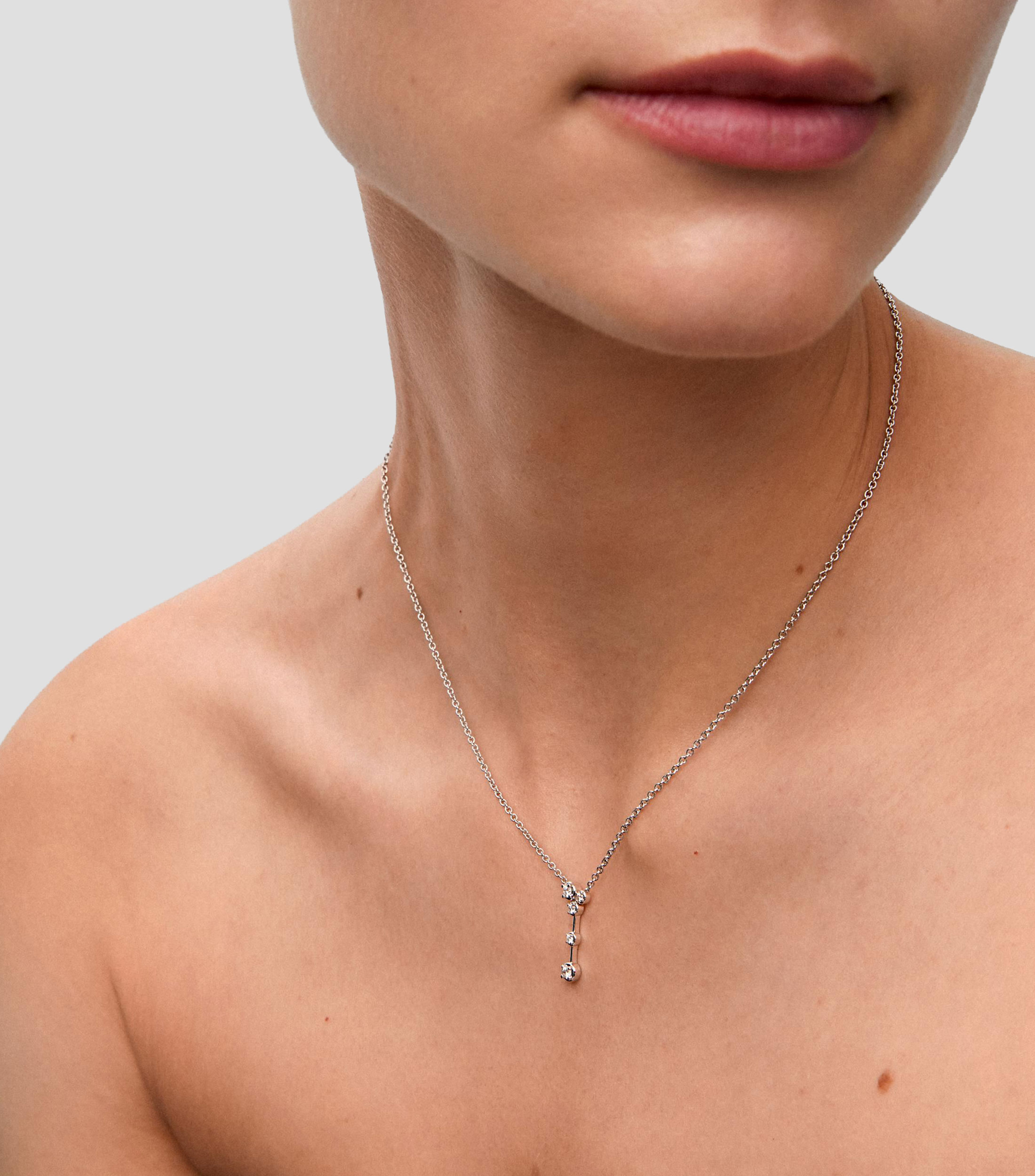 Collar en Oro blanco de 18 Kilates con 5 diamantes en talla brillante Mujer