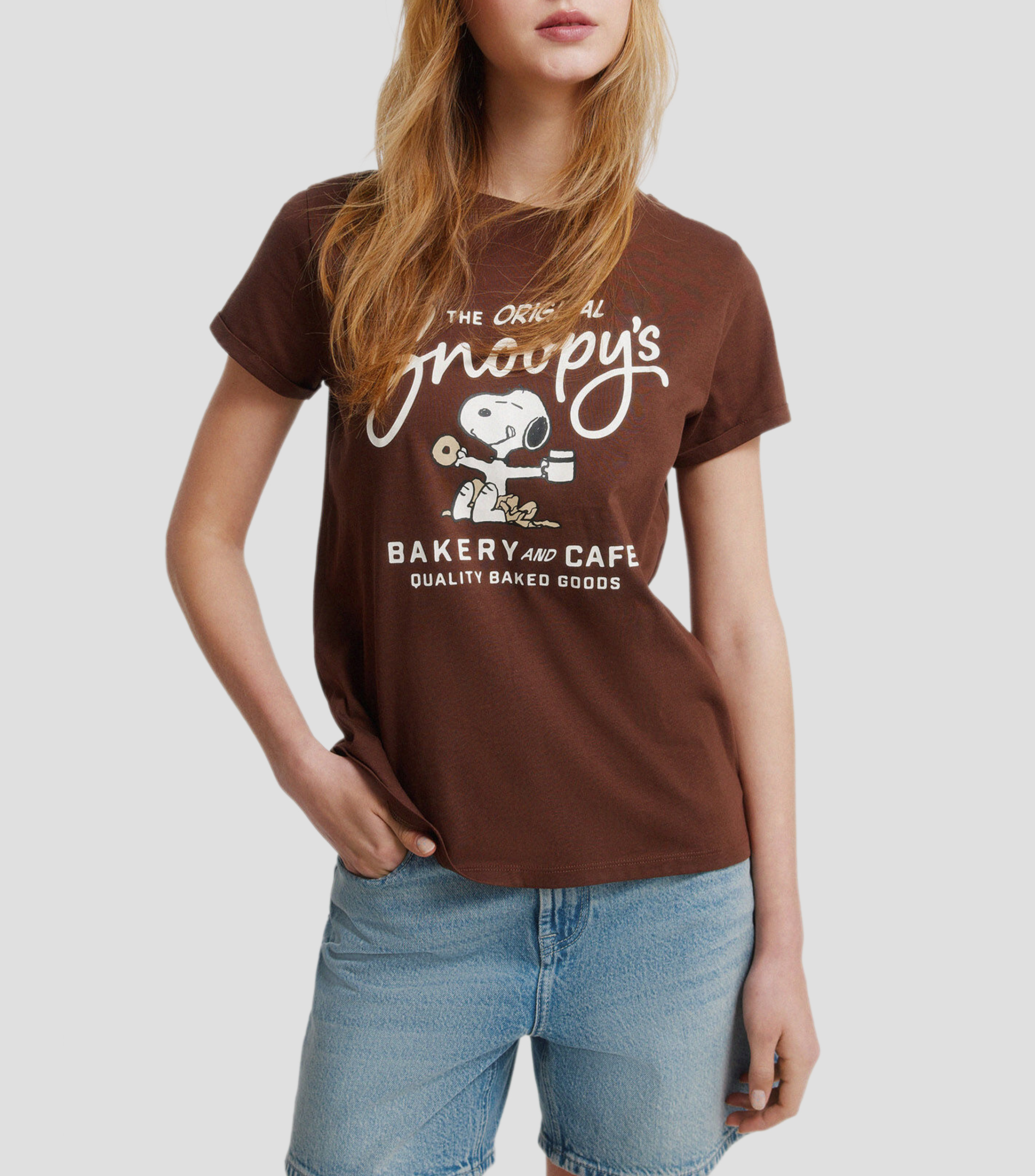 Playera cuello redondo manga corta estampada Snoopy Mujer