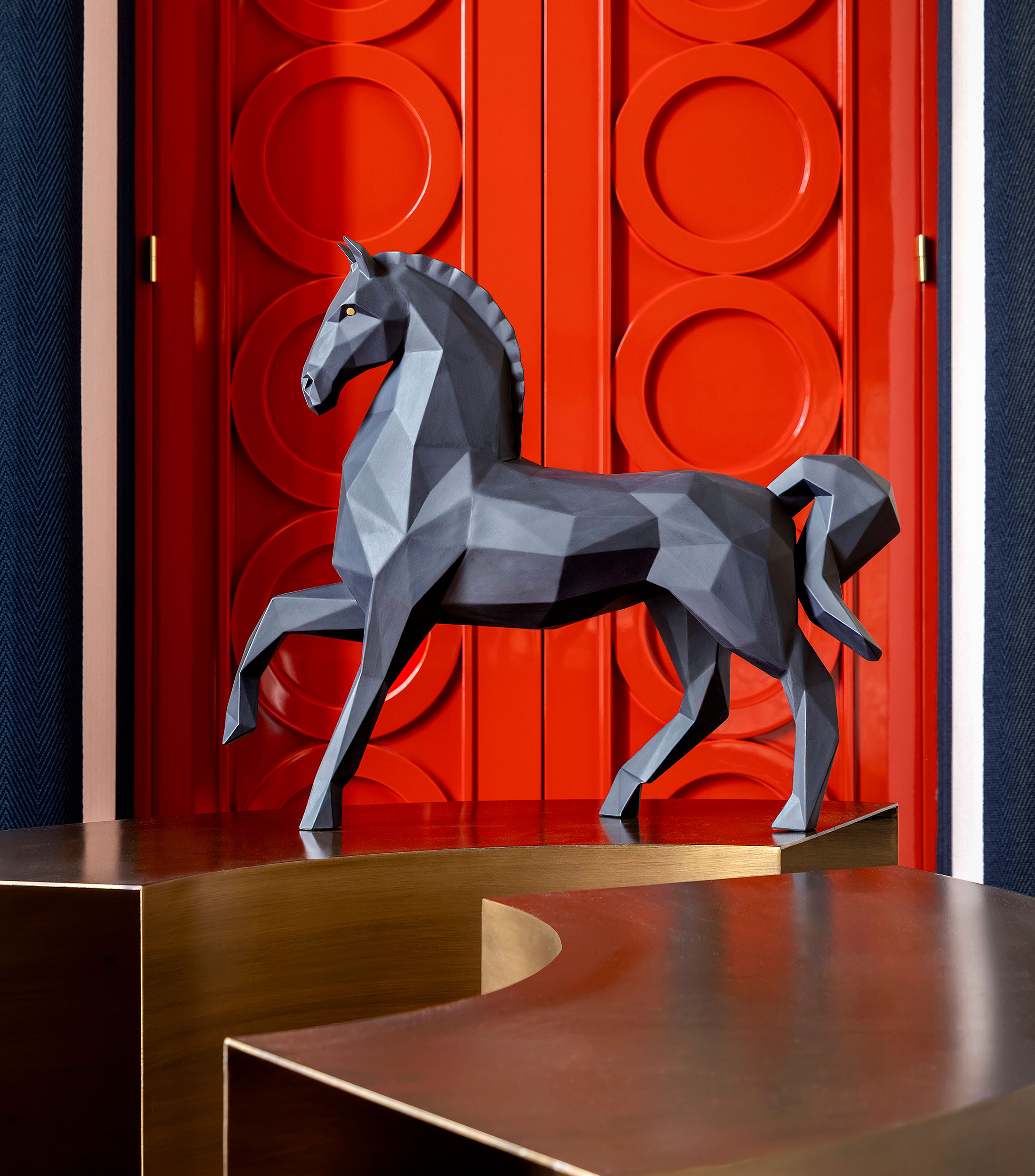 Escultura Caballo negro mate en porcelana