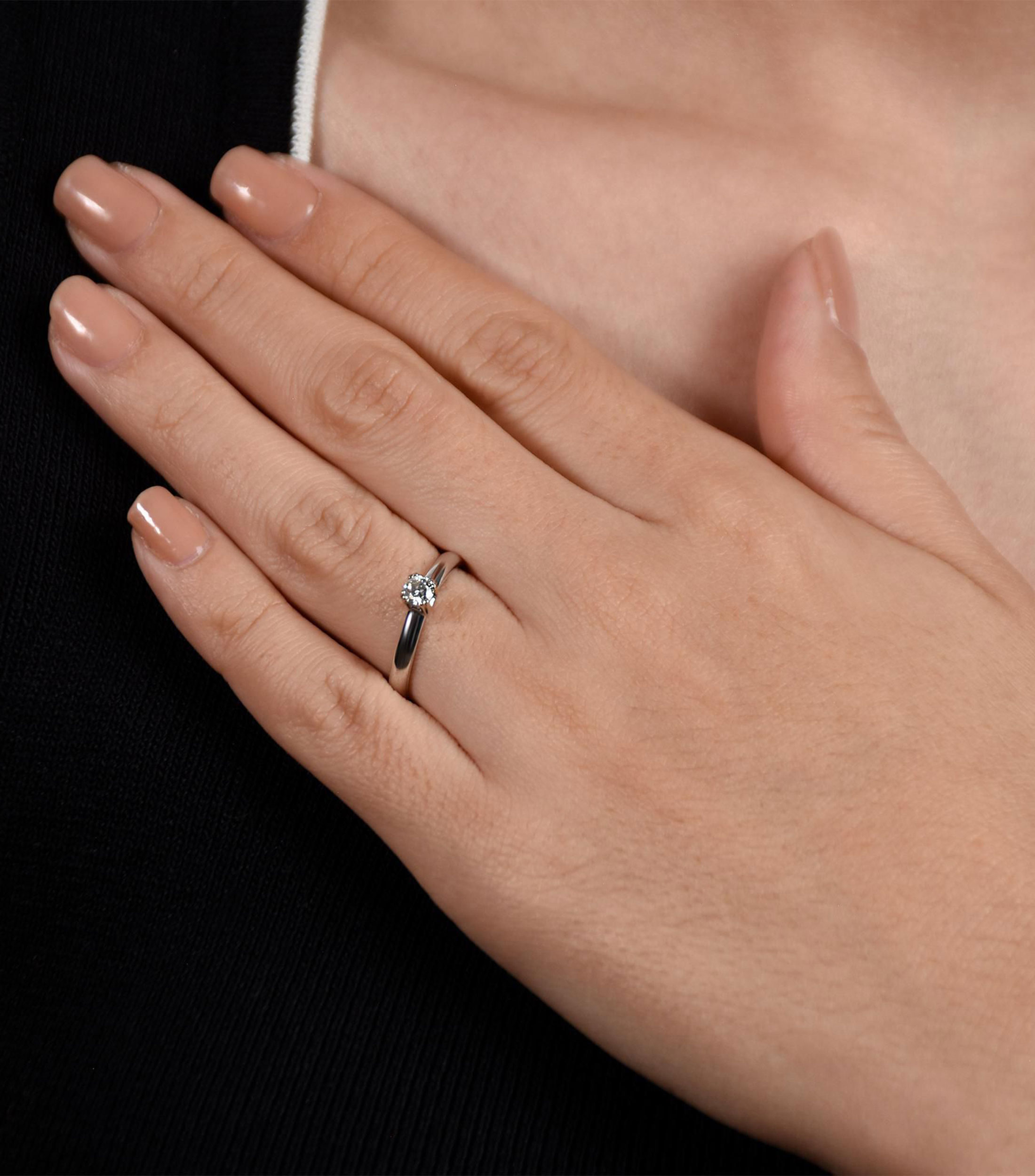 Anillo de compromiso en Oro blanco de 14 Kilates con diamante naturales incrustado Mujer