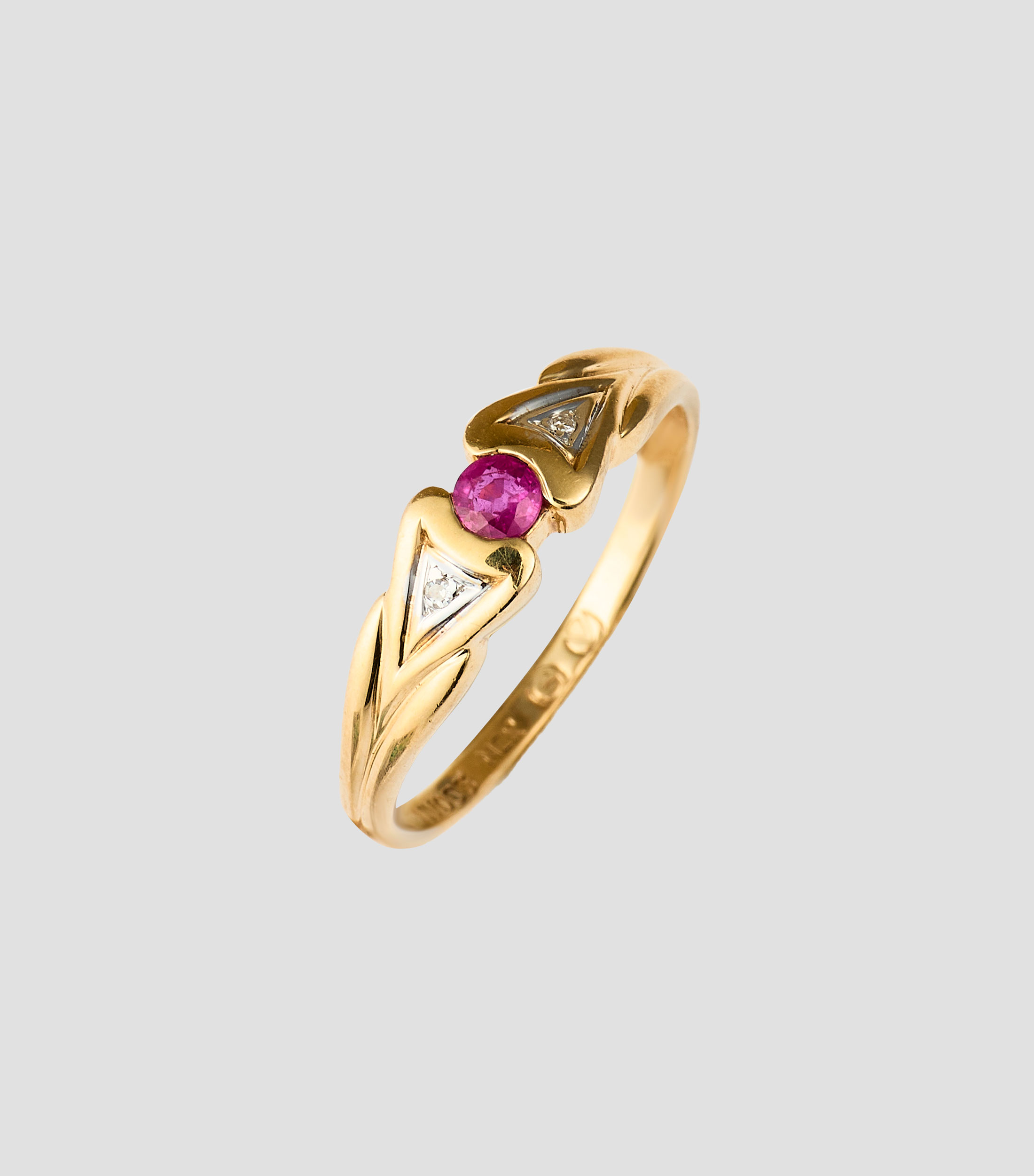 Anillo en Oro de 14 Kilates con Rubí Mujer