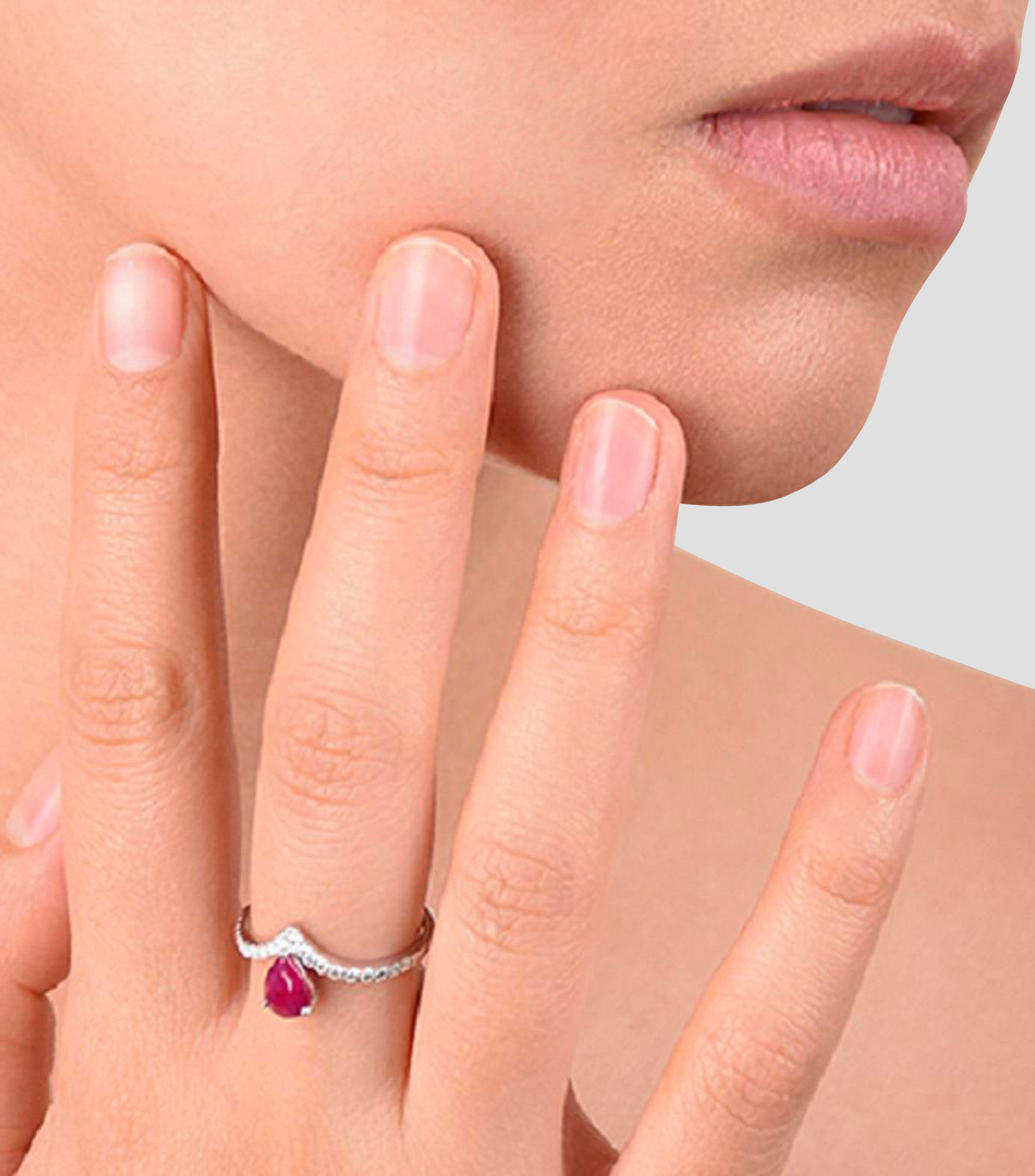 Anillo en Oro blanco de 14 Kilates con rubí y diamantes Mujer