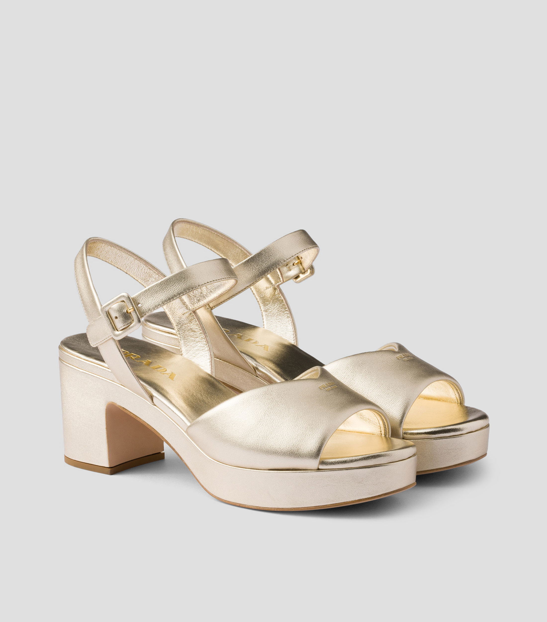 Sandalias en piel de tacón medio de media luna Mujer