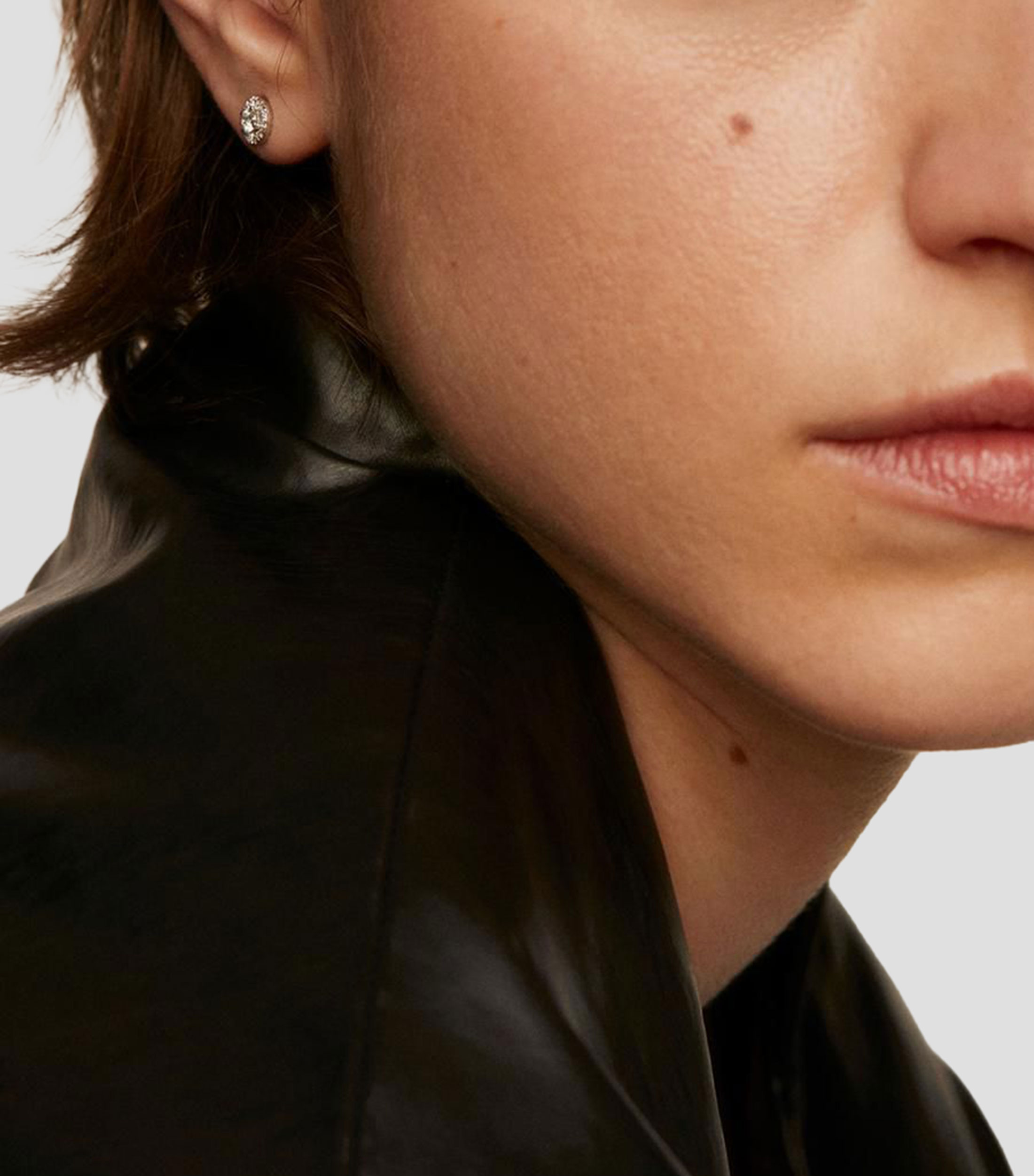 Arete en oro blanco de 18 kilates con diamantes Orla Mujer