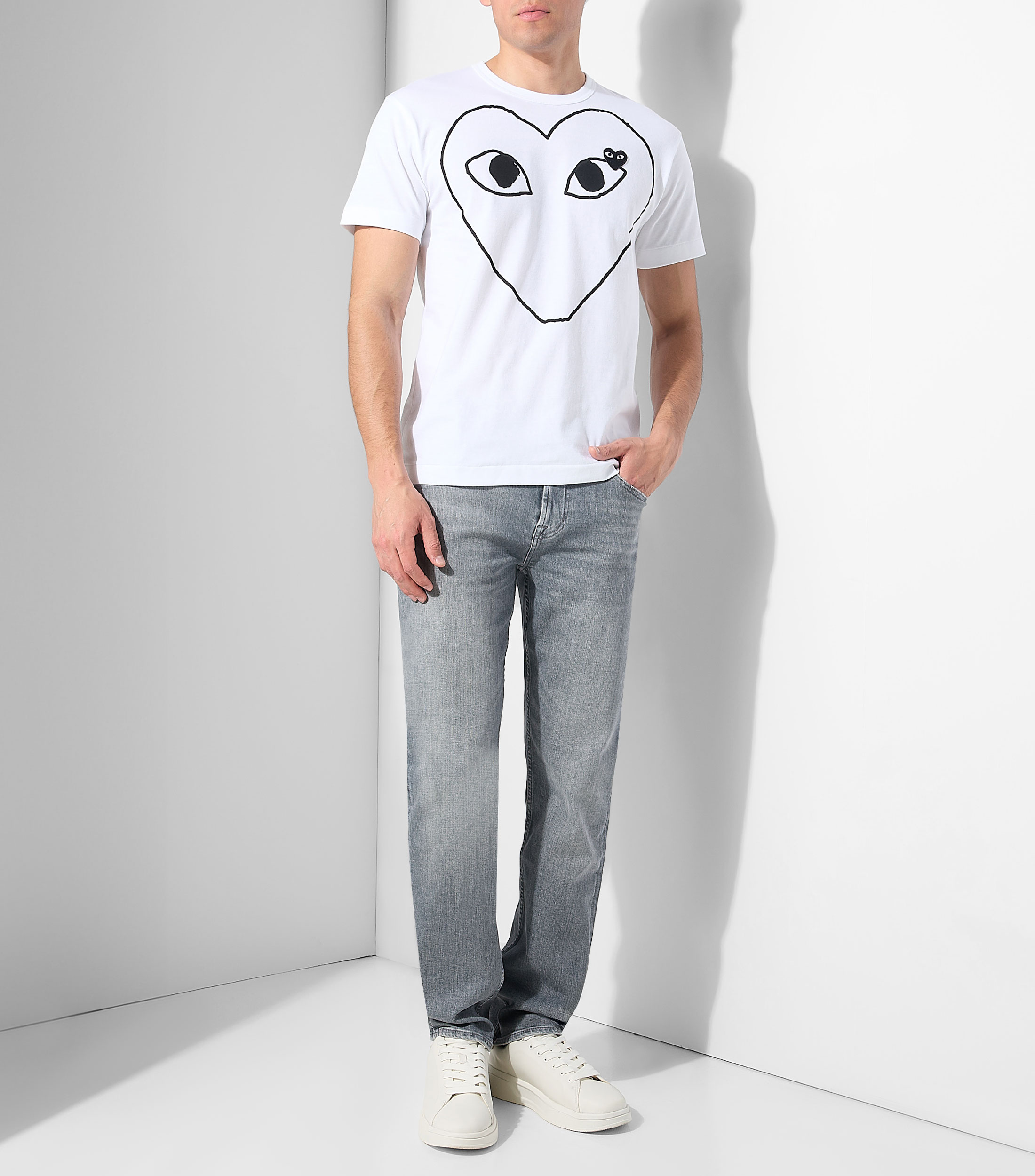 Playera cuello redondo manga corta con corazon Hombre