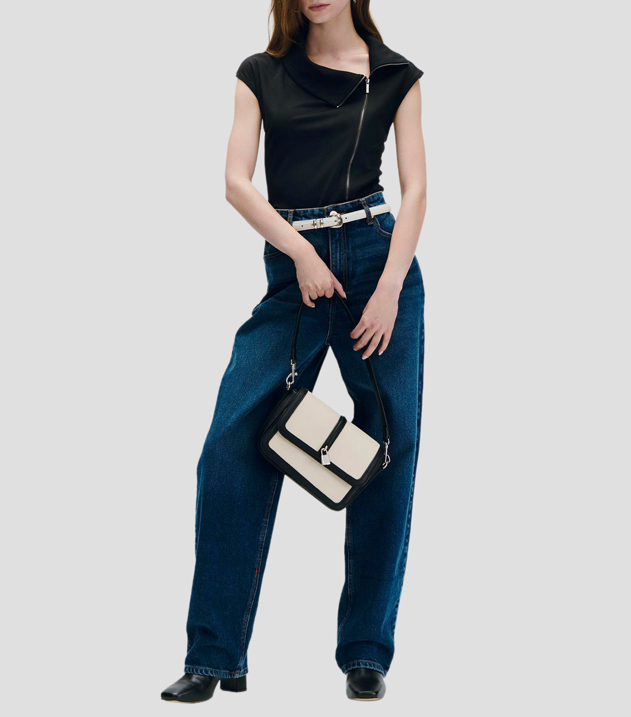Blusa Negra De Punto Cuello Alto Cierre Asimétrico Mujer