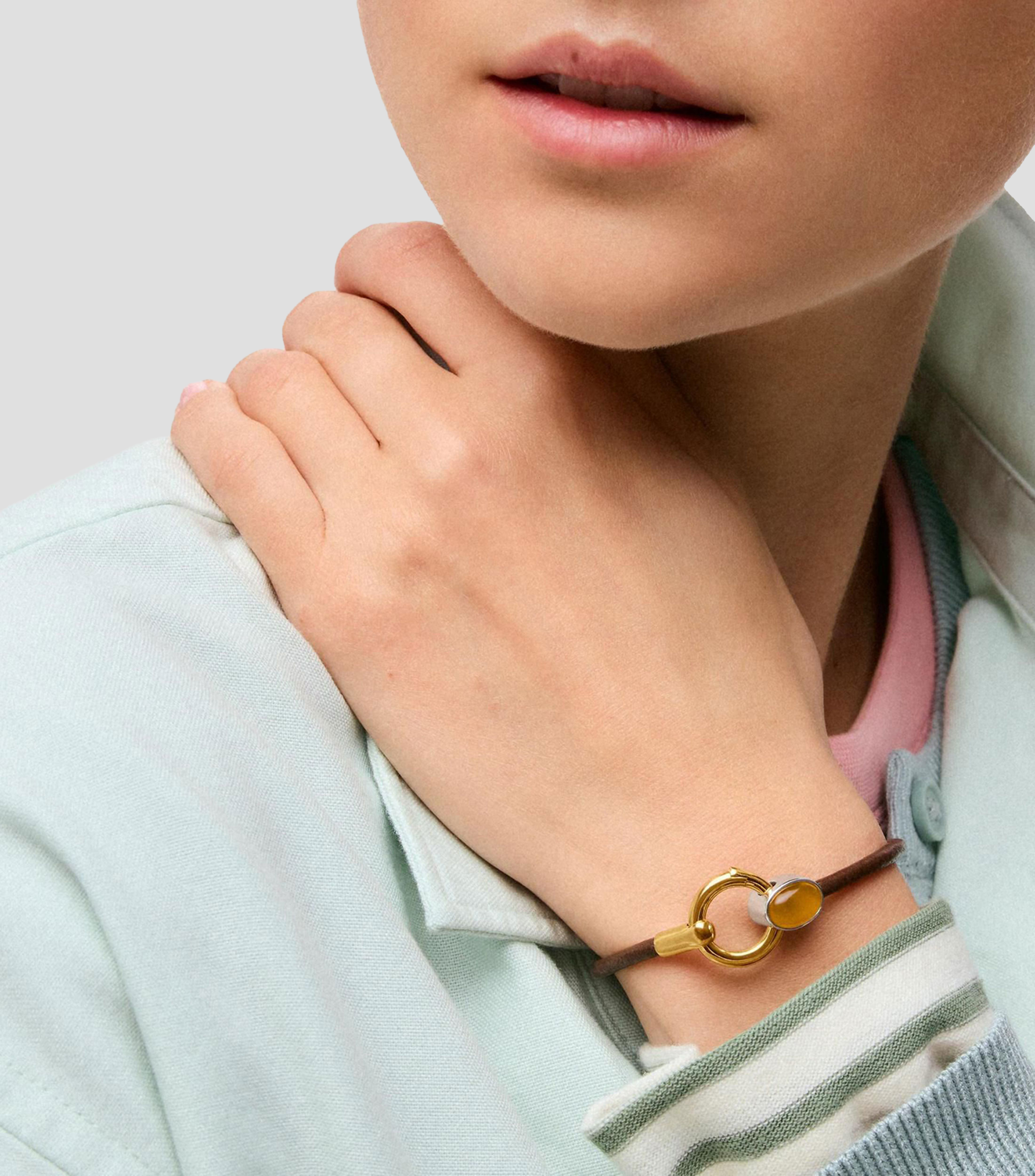 Pulsera café con amatista motivo argolla Gem Power Mujer
