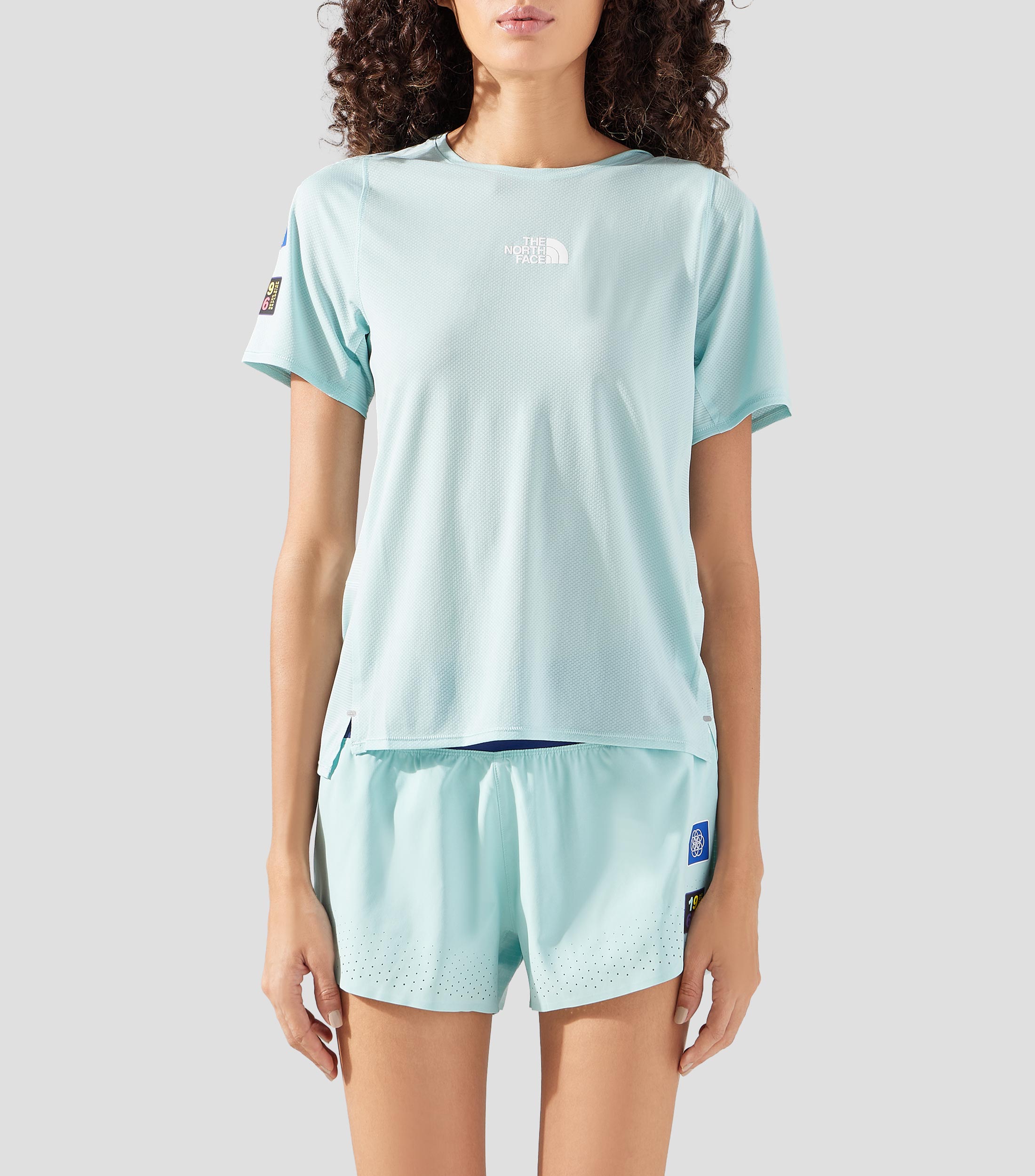 Playera Summit High Tail para entrenamiento cuello redondo manga corta microdiseño Mujer