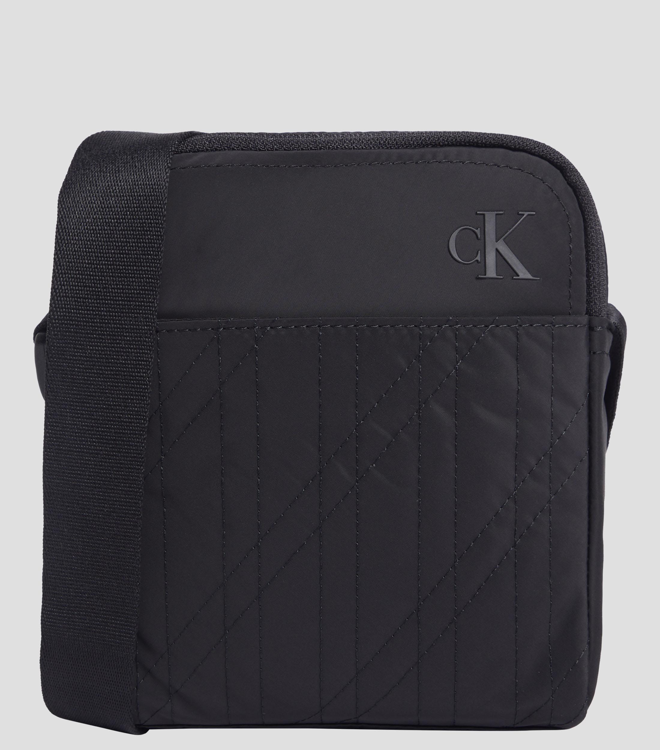 Calvin Klein: Messenger con logo Hombre | El Palacio de Hierro