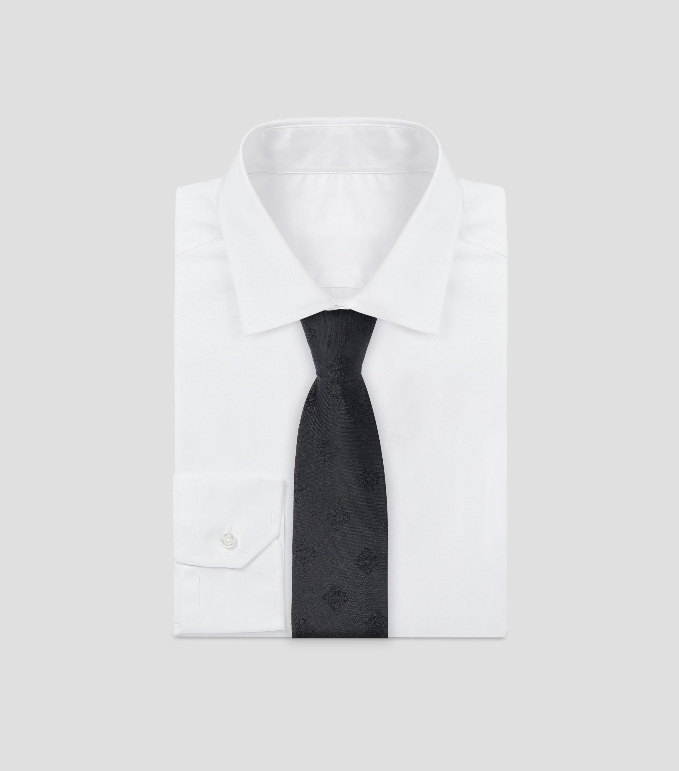 Corbata ancha con bordado