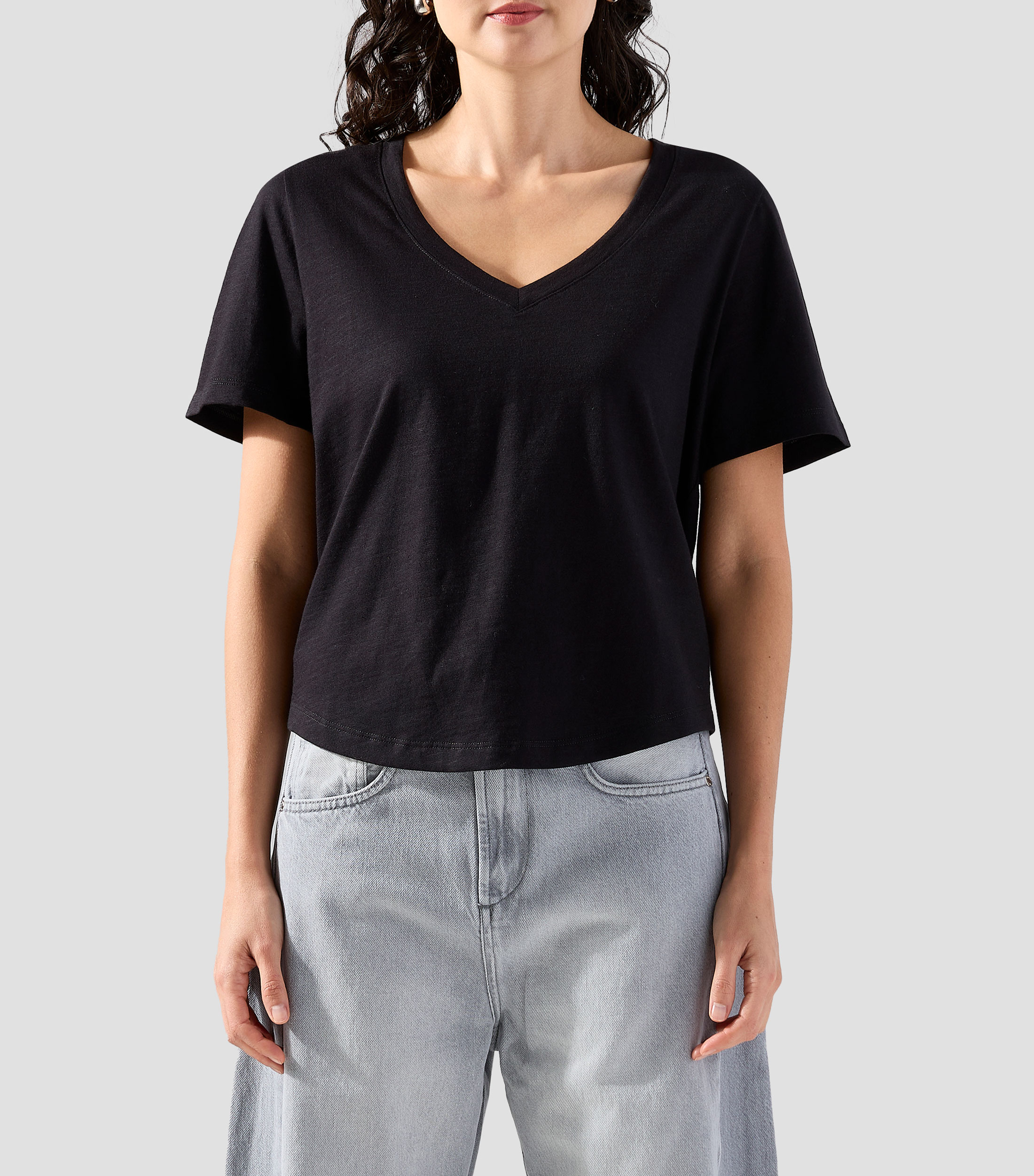 Playera cuello V manga corta Mujer
