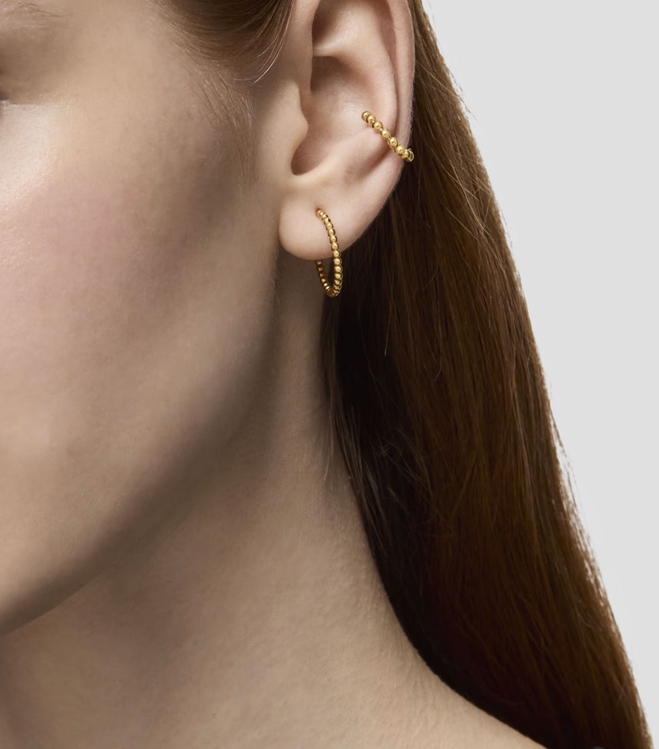 Aretes cortos con bolas Mujer