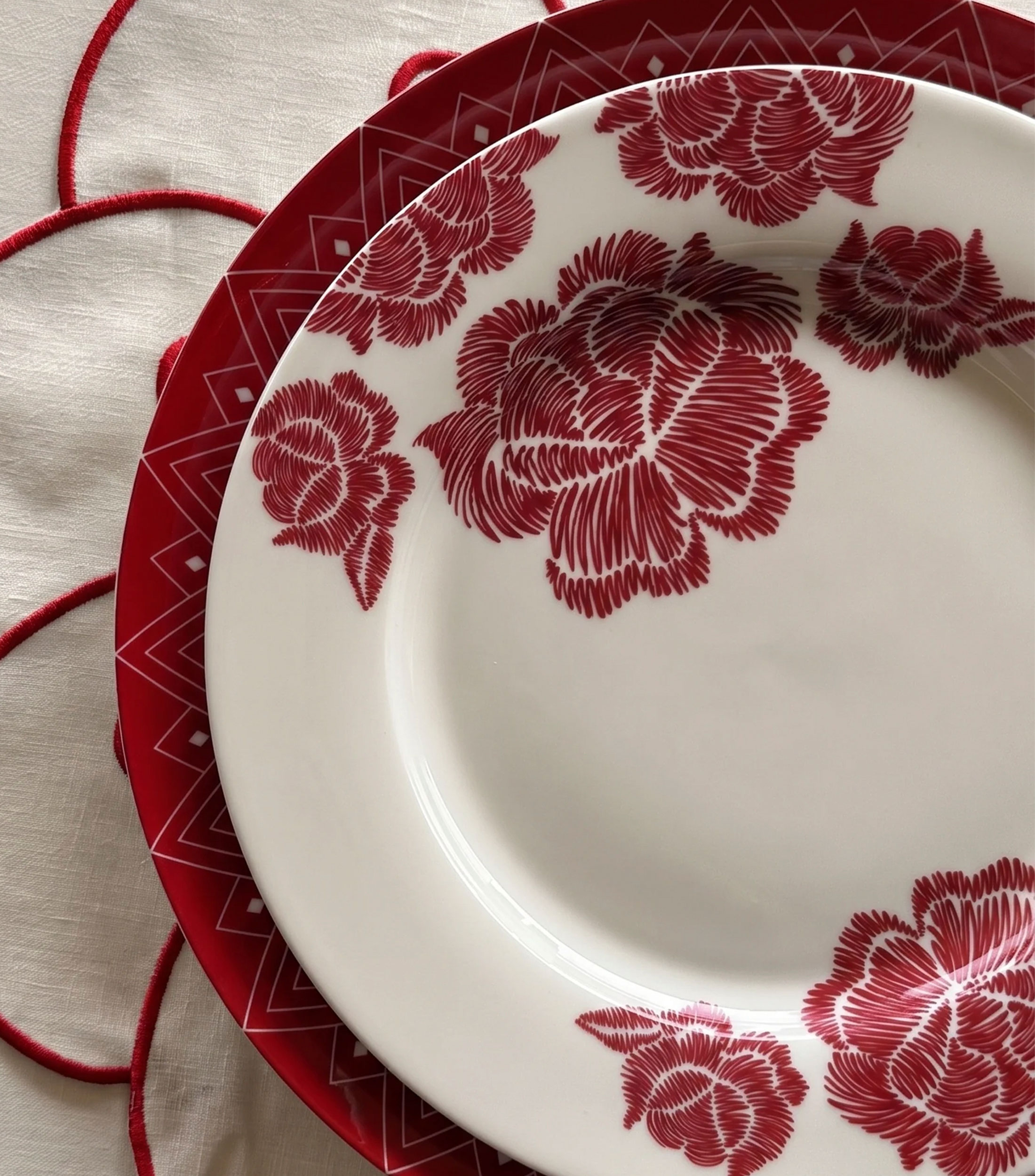 Set 4 platos tipo trinche Identidad Rojo
