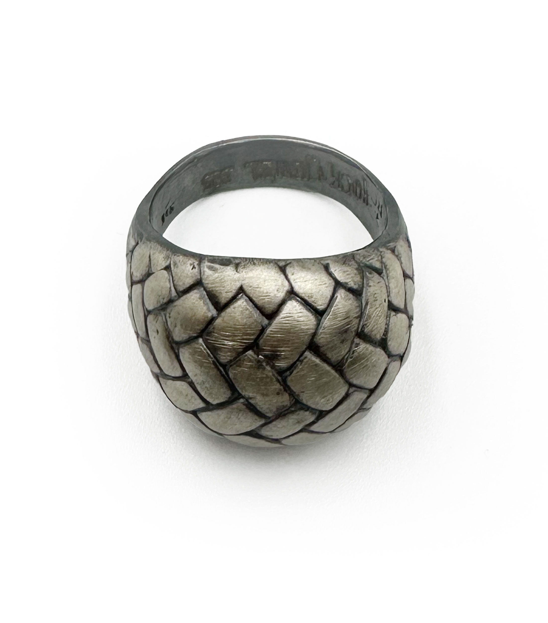 Anillo en Plata con Detalles Entrelazados Hombre