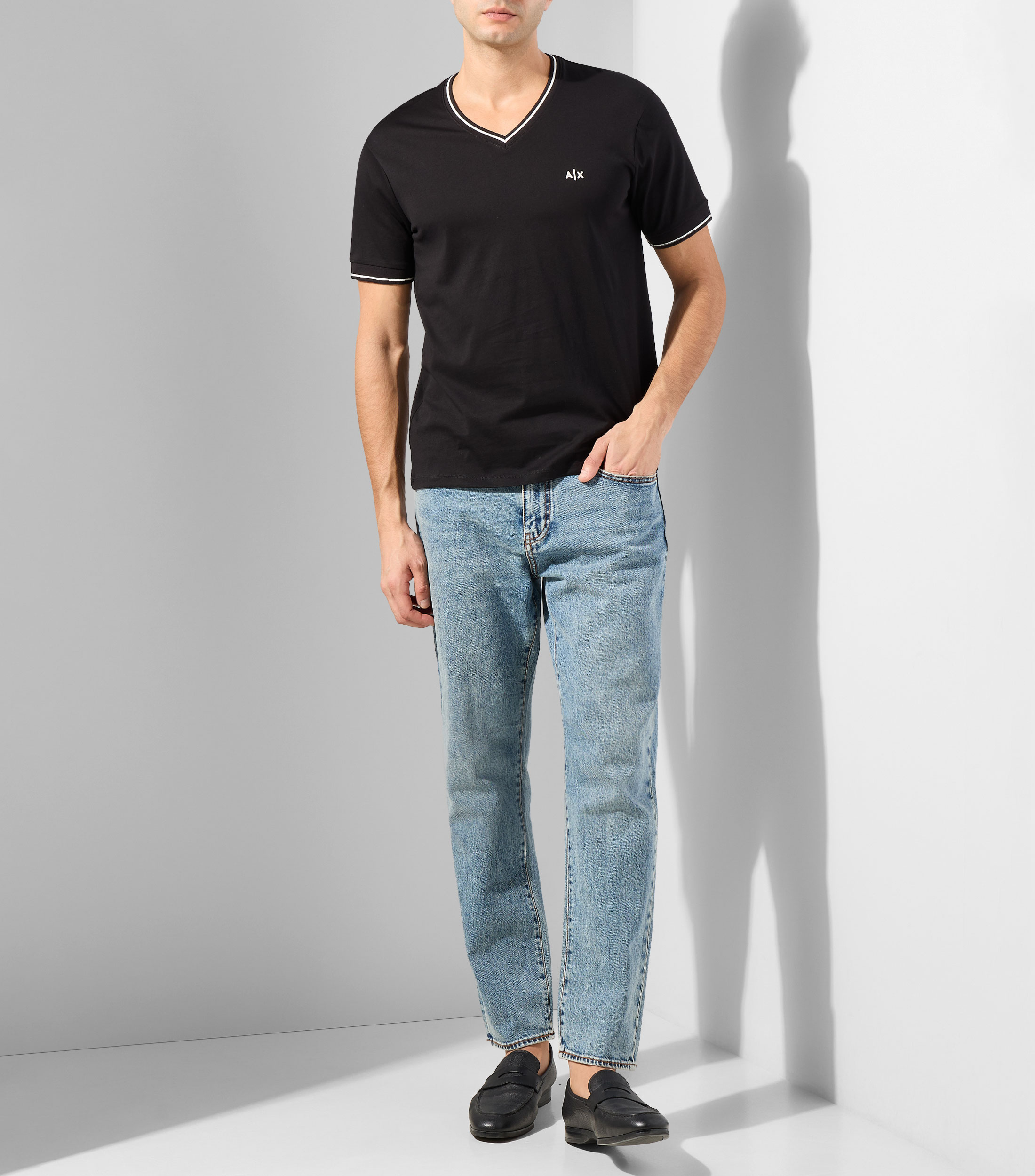 Playera cuello V manga corta lisa Hombre