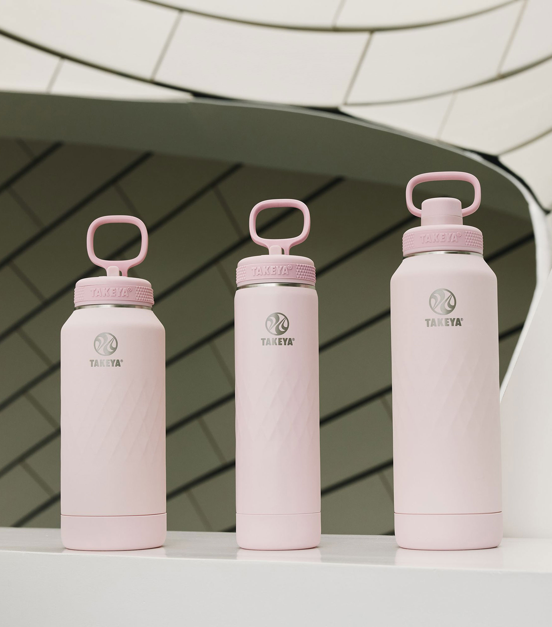 Botella Core con popote Rosa