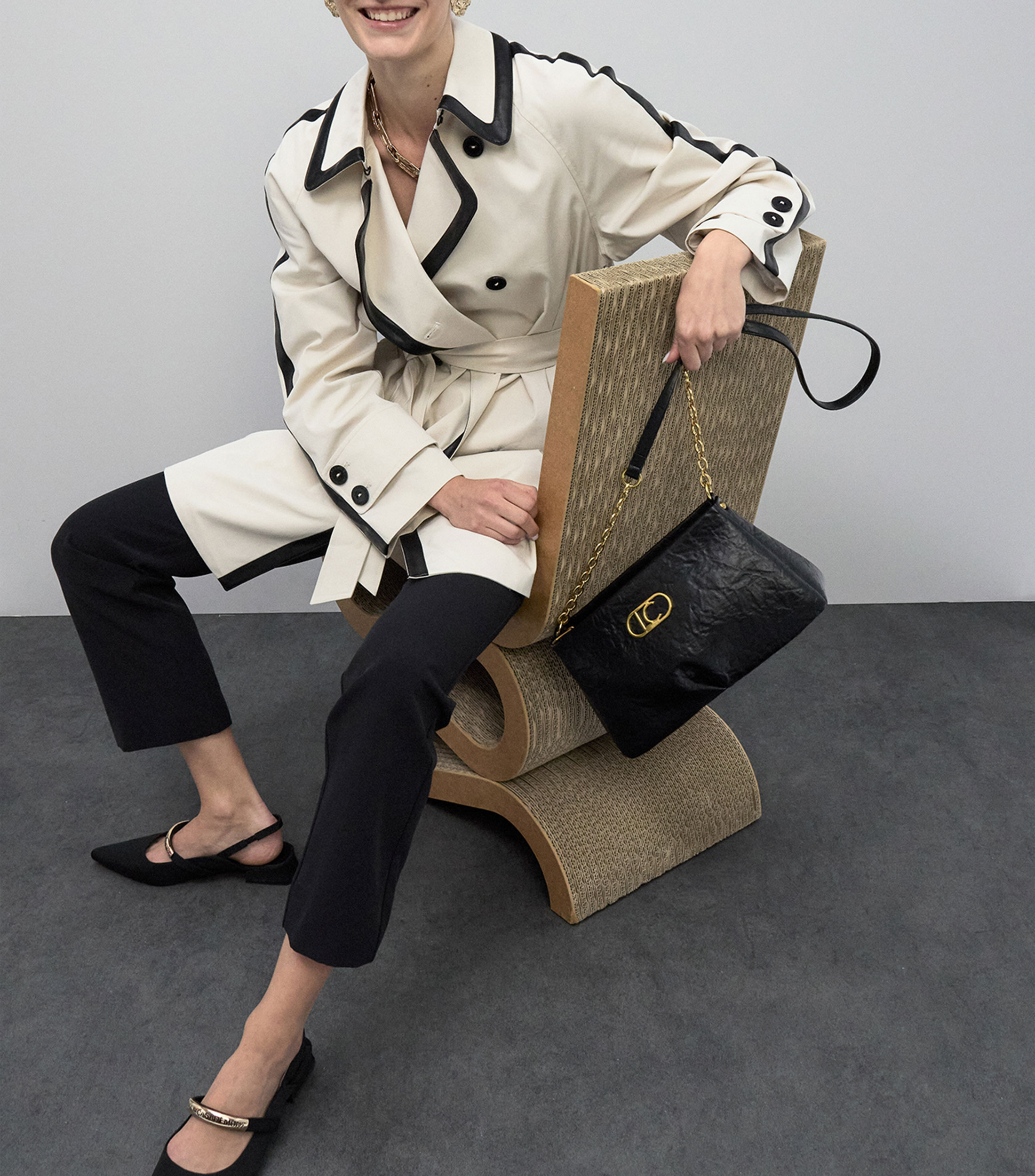 Bolsa crossbody negra lisa Mujer