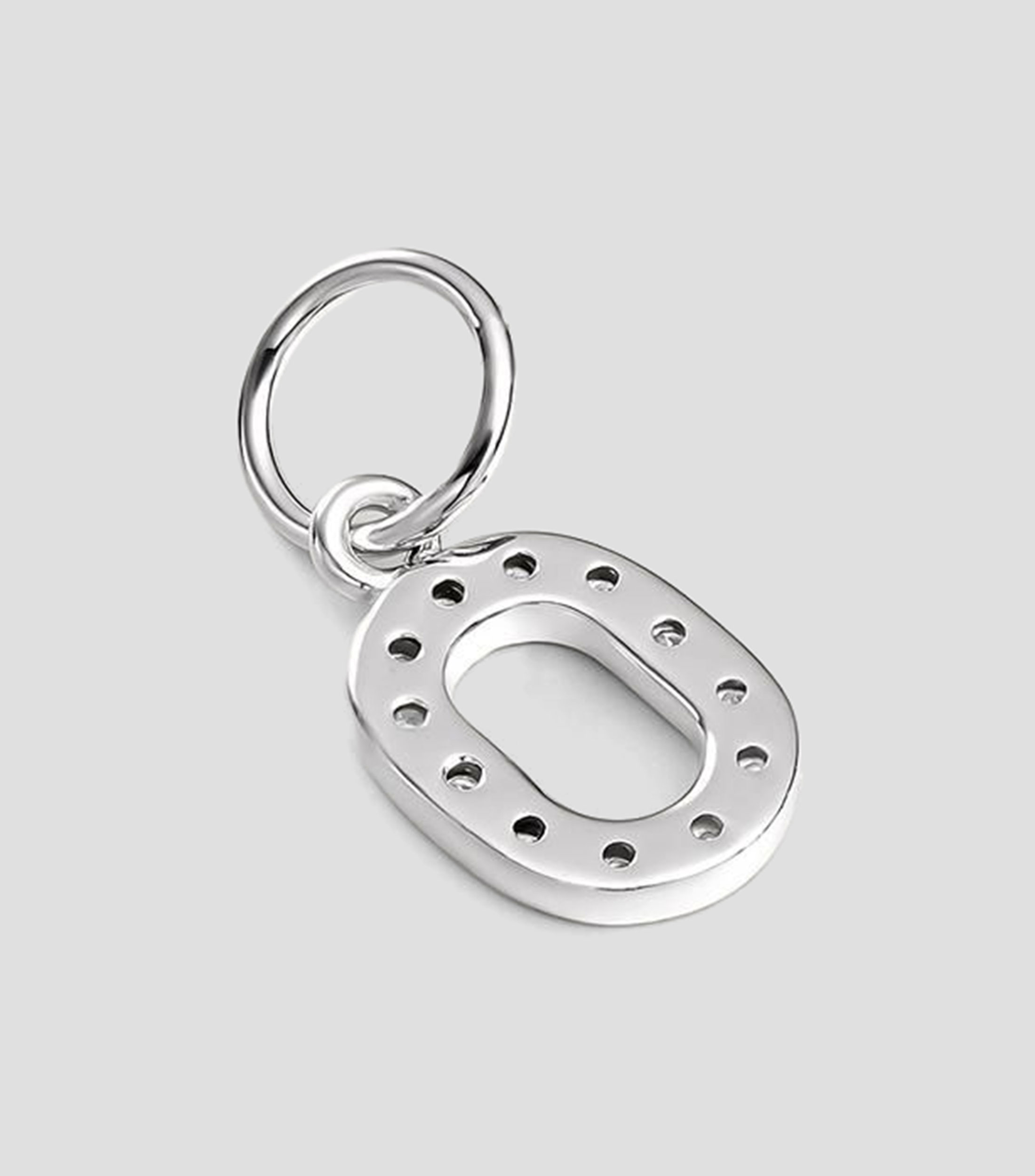 Charm en plata 925 y topacios blancos inicial O Mujer