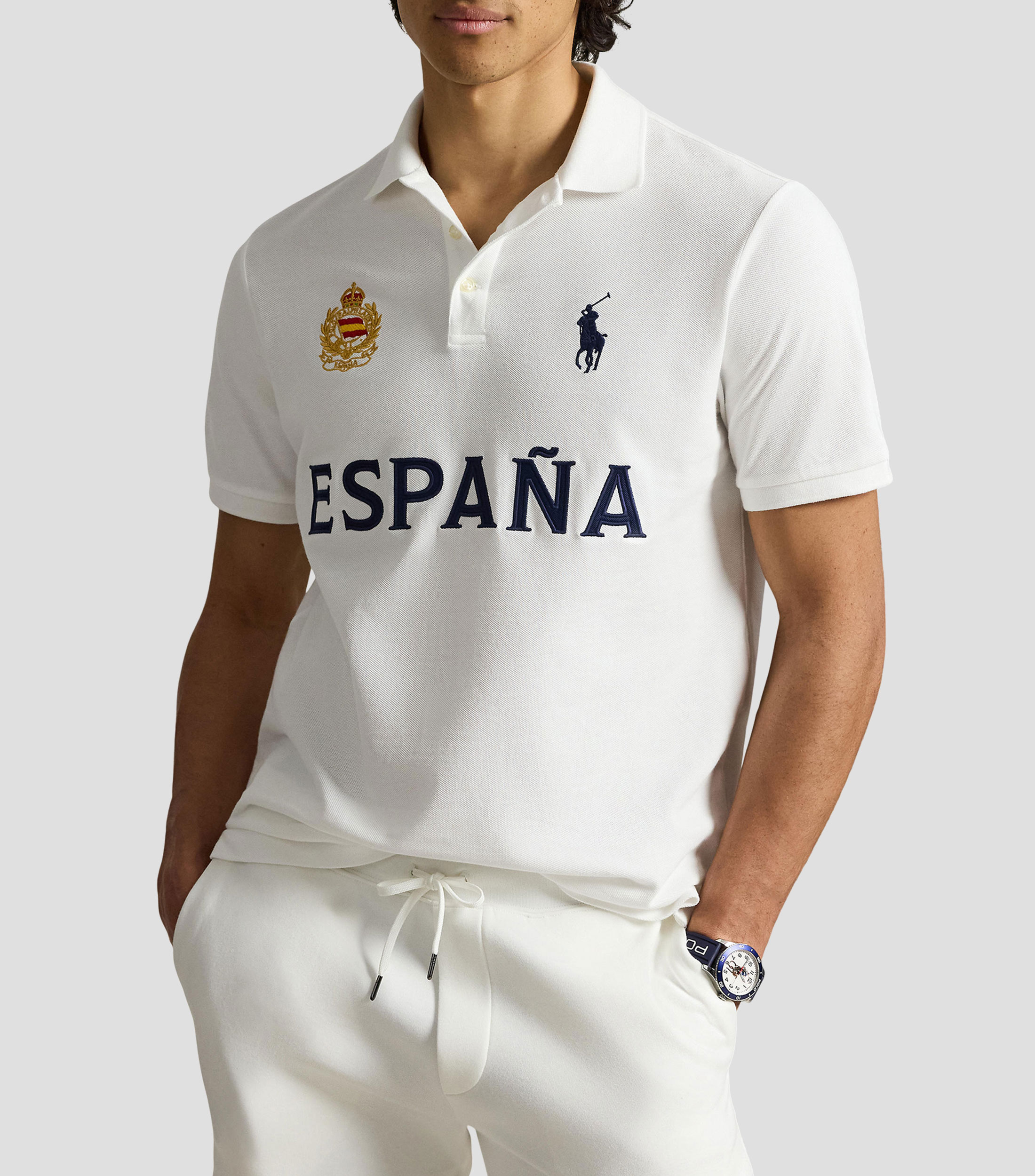 Playera tipo polo con manga corta bordada Hombre