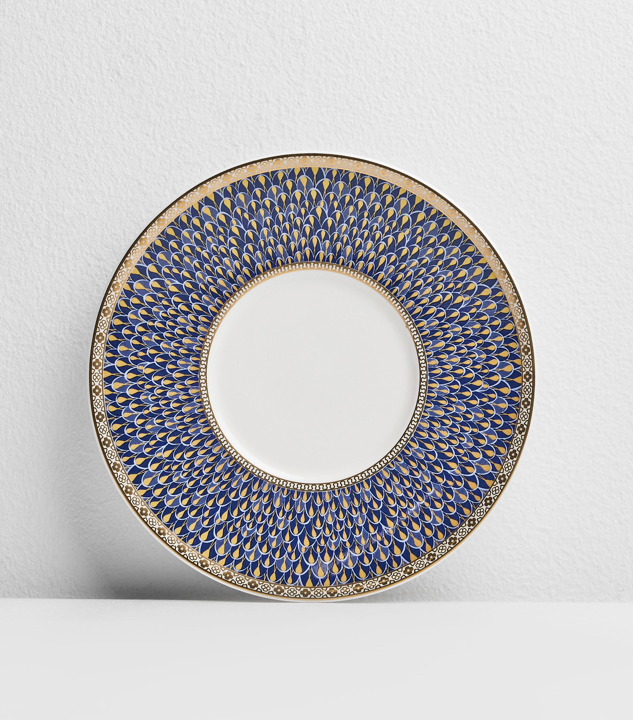 Plato para taza de Te Alexia con plumas de pavo real