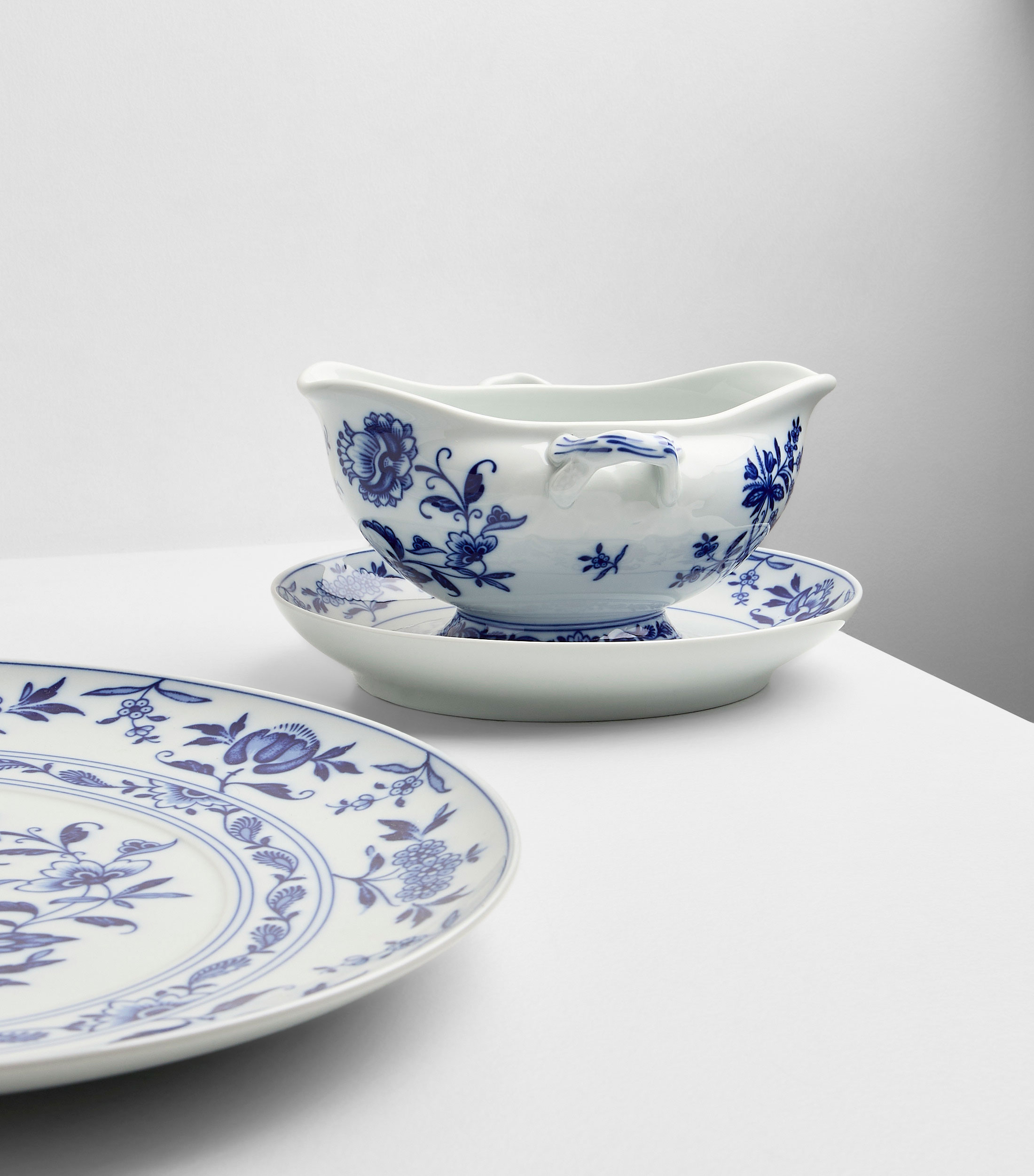 Salsera con plato Margao blanco con azul