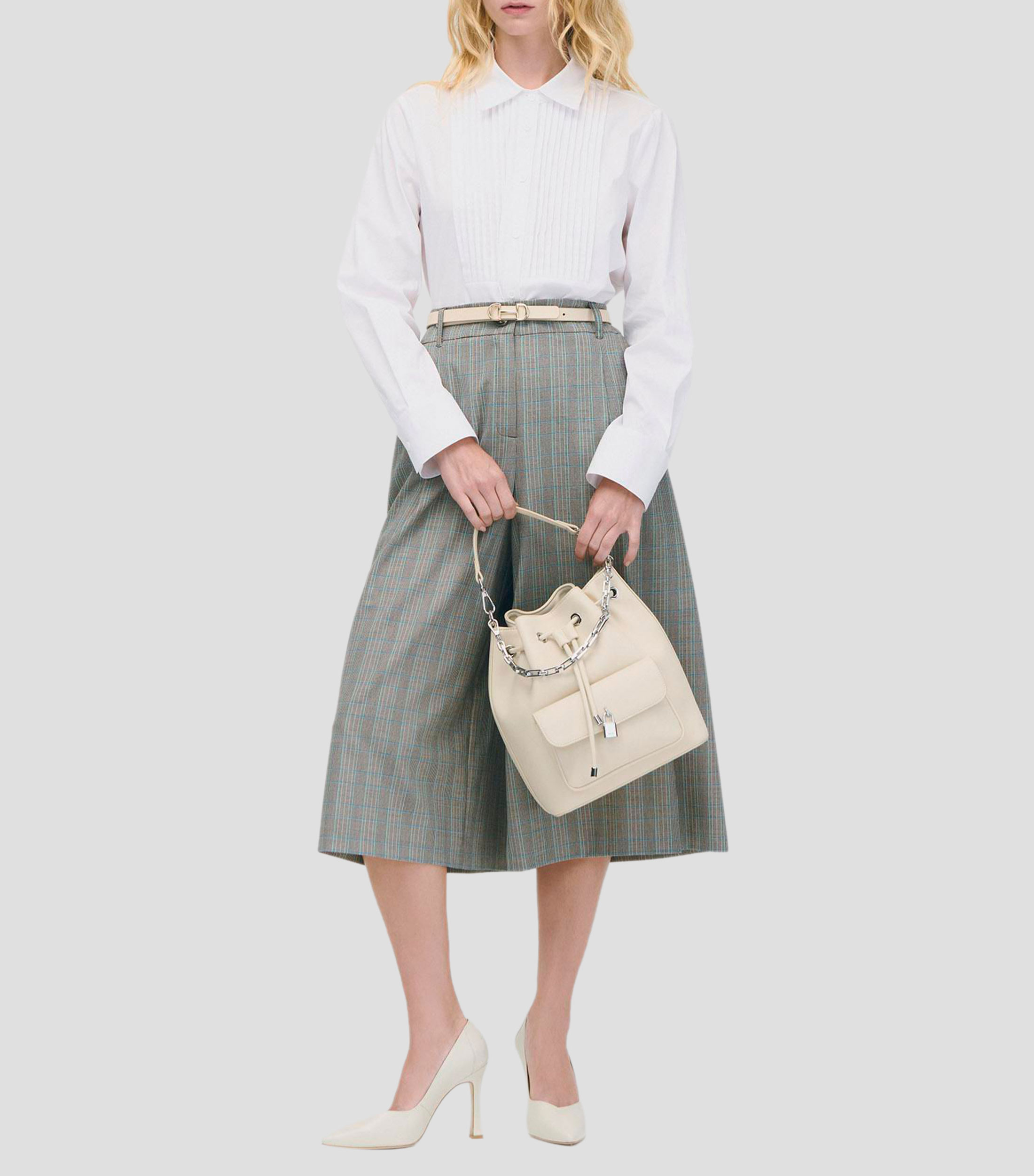Camisa blanca de algodón alforzas en pecho tipo smoking Mujer