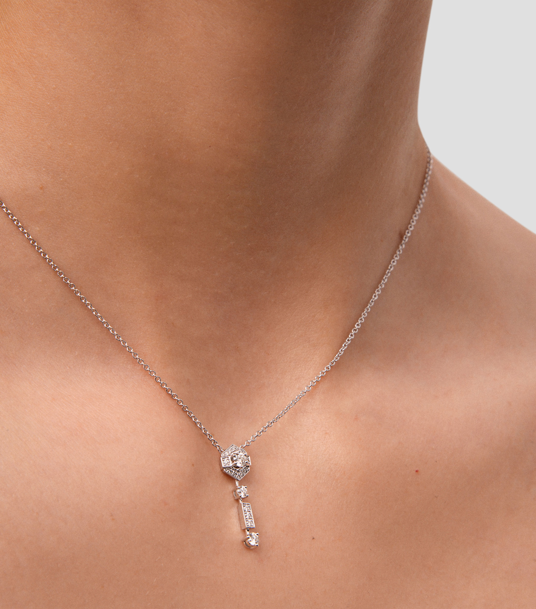 Collar en Oro blanco de 18 Kilates con diamante Mujer