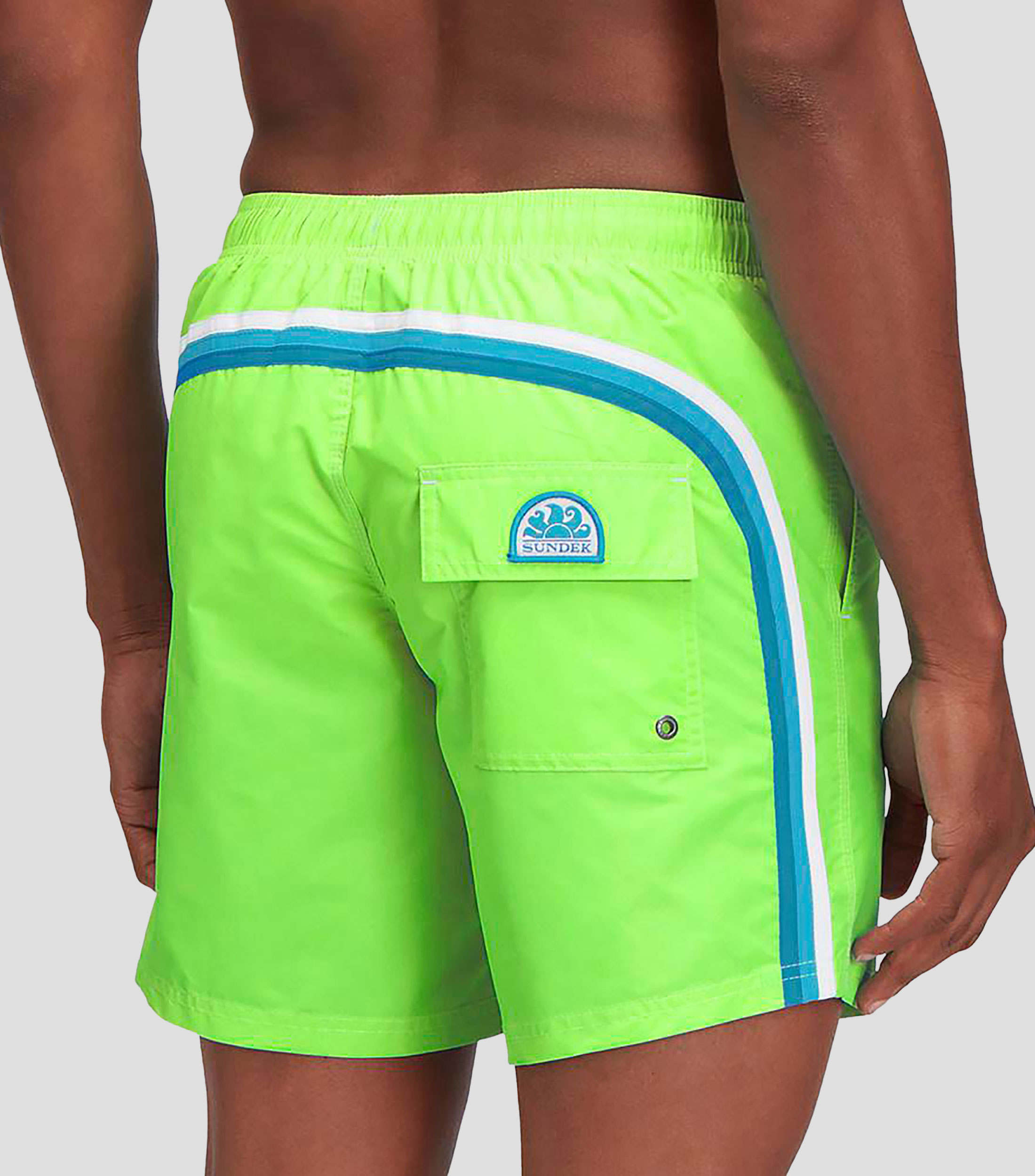 Traje de baño corto liso hombre