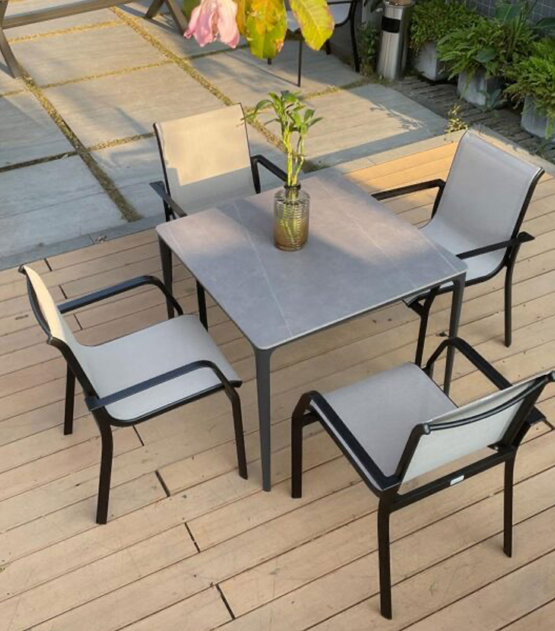 Comedor para exterior Merkatari en aluminio