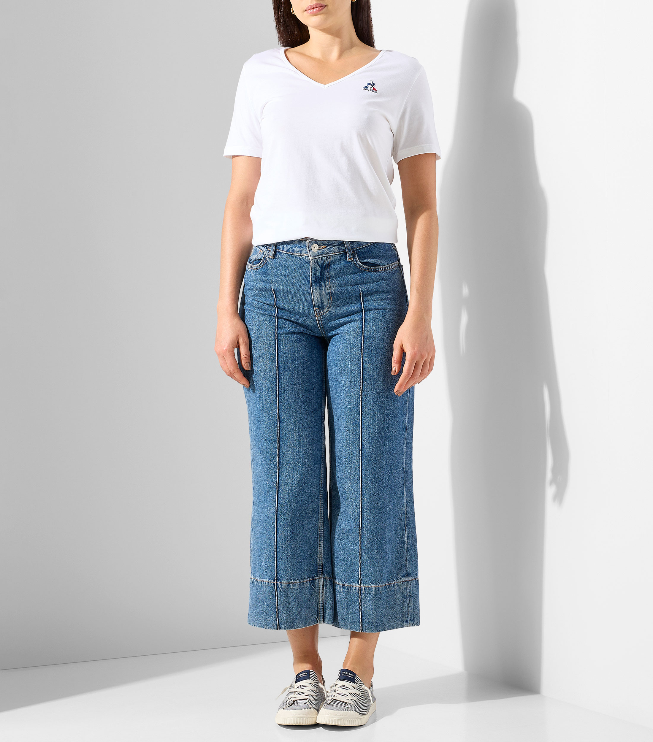 Playera cuello V manga corta Mujer