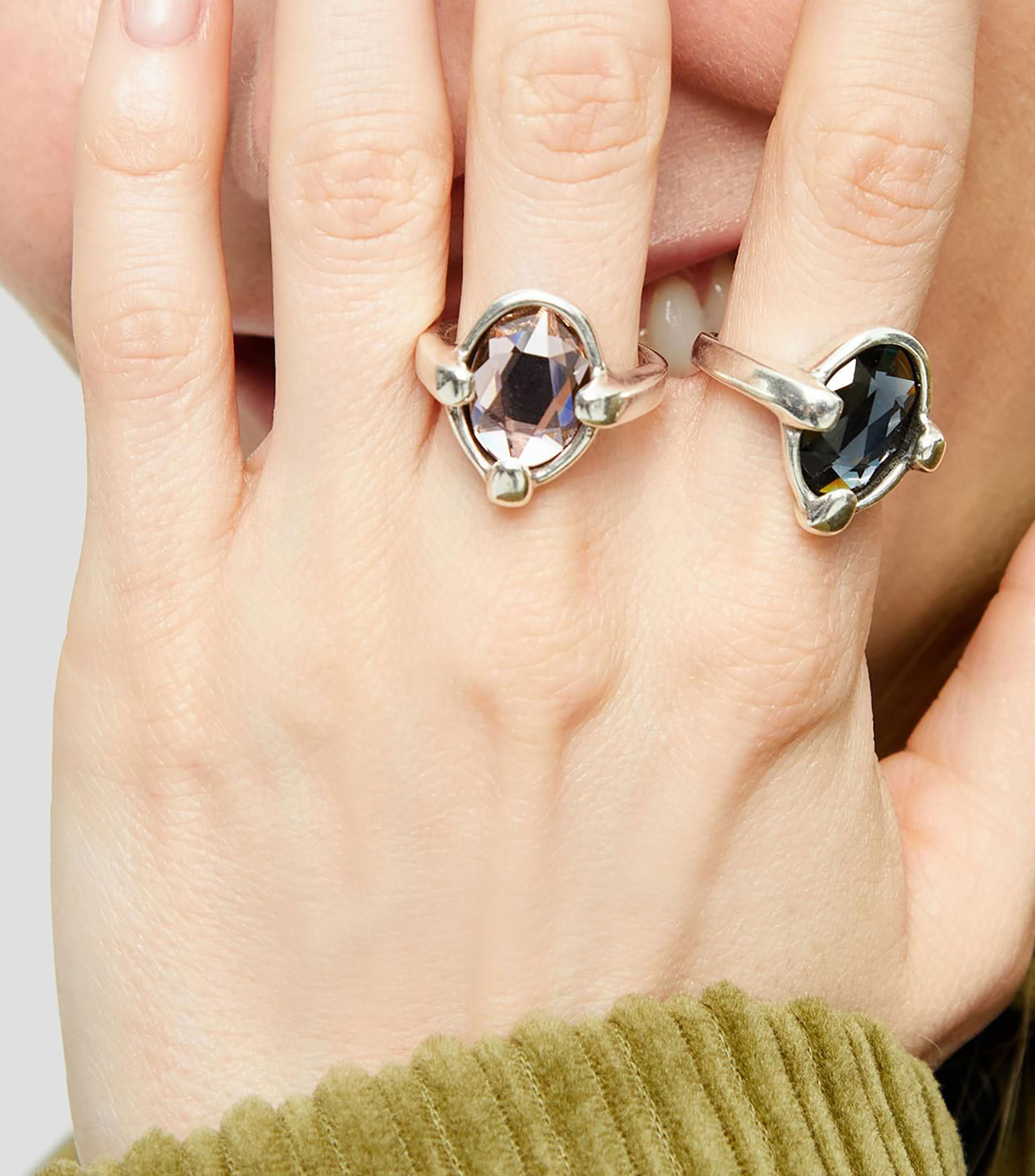 Anillo con incrustación de cristal Mujer