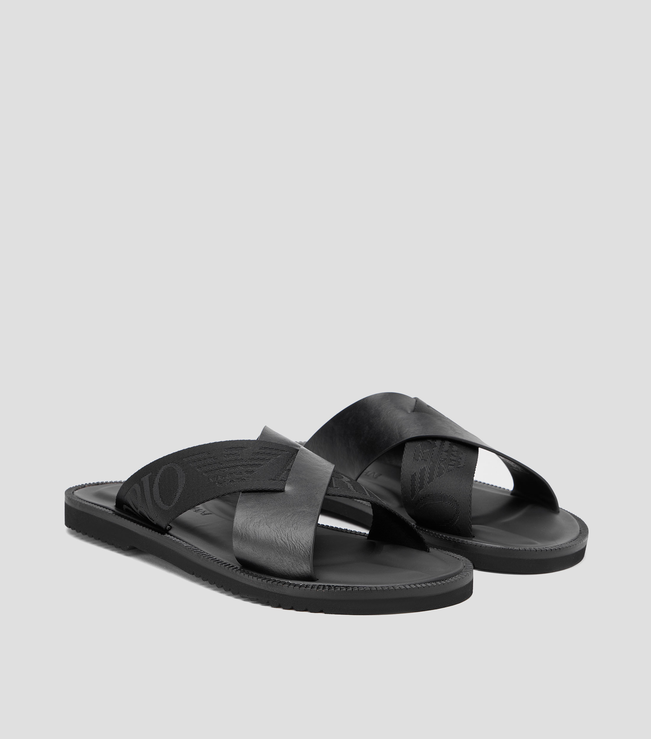 Sandalias planas en piel Hombre