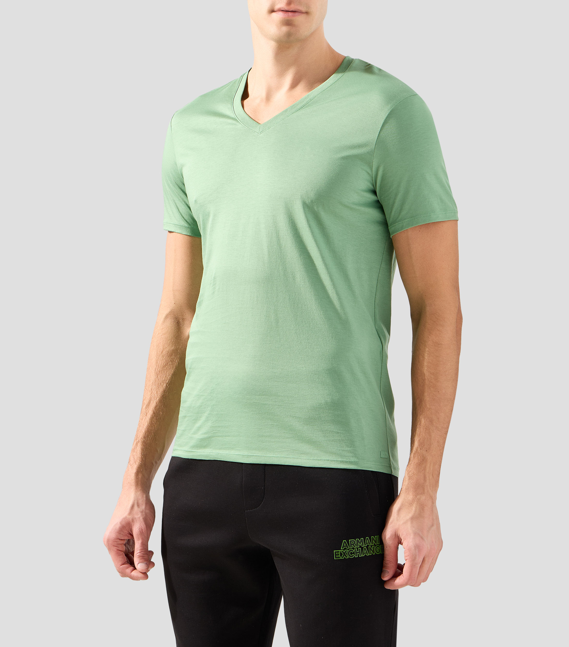 Playera cuello V manga corta lisa Hombre