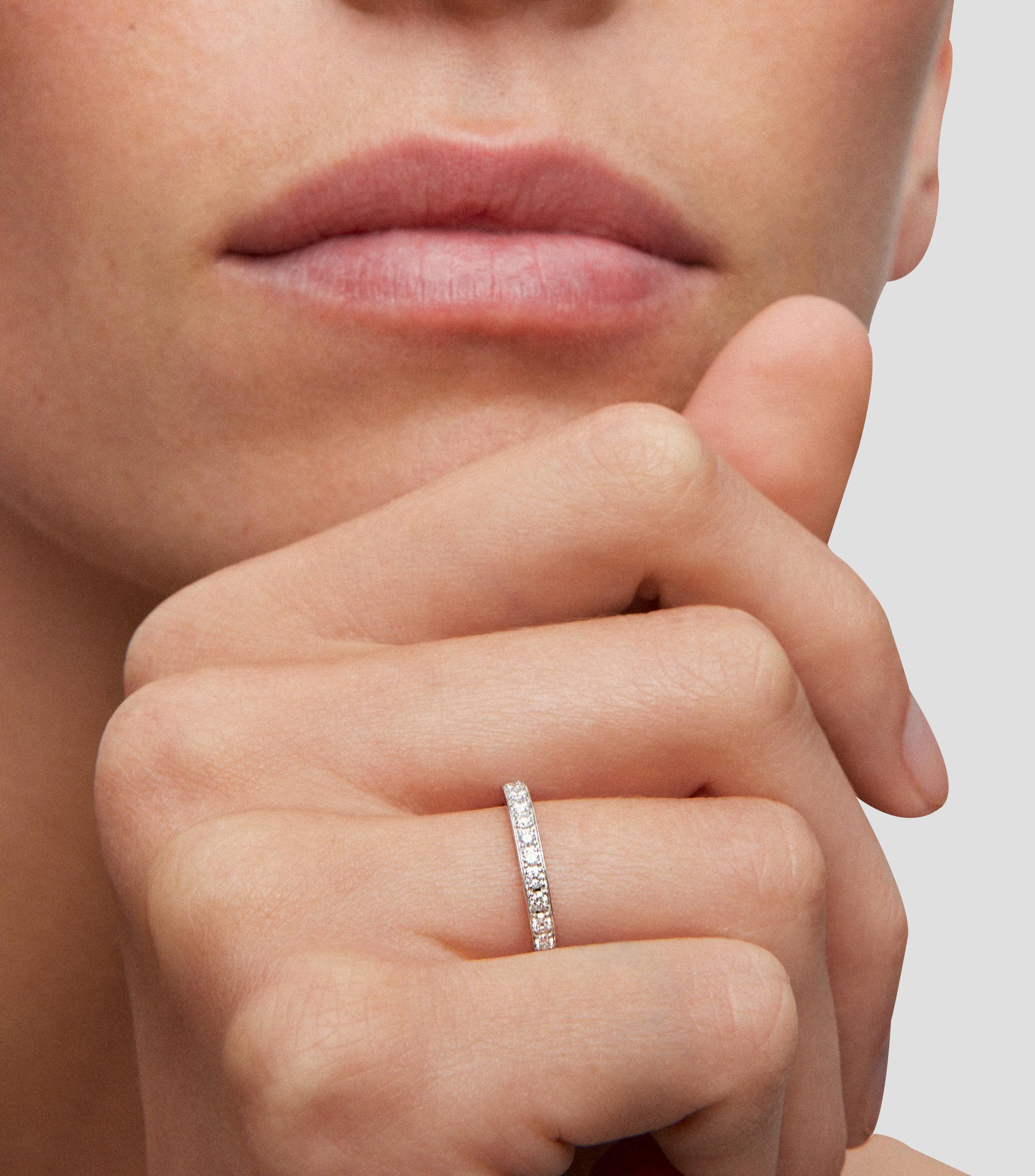 Anillo en Oro blanco de 18 Kilates con diamantes Mujer
