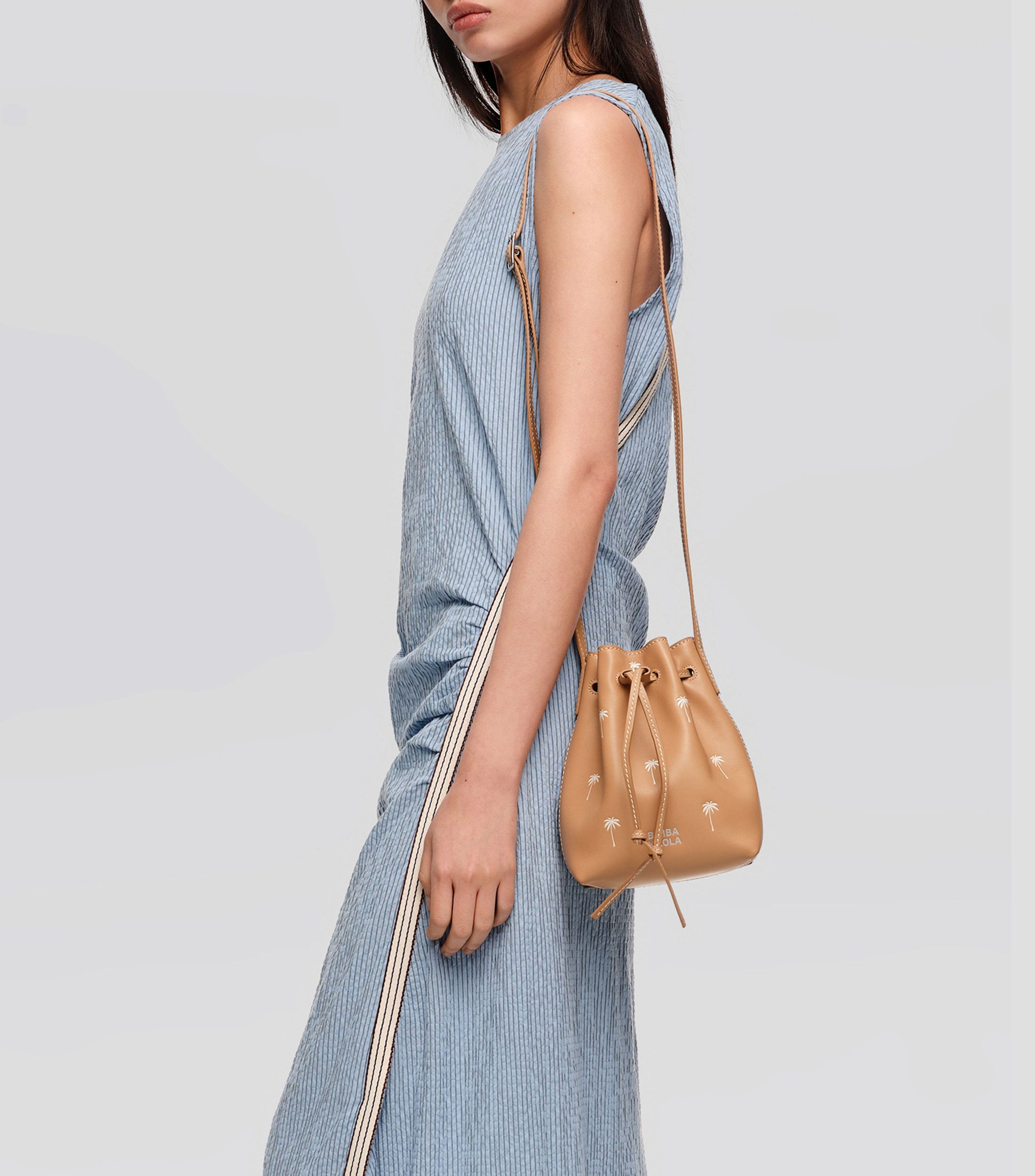Bolsa bucket pequeña piel avellana Mujer