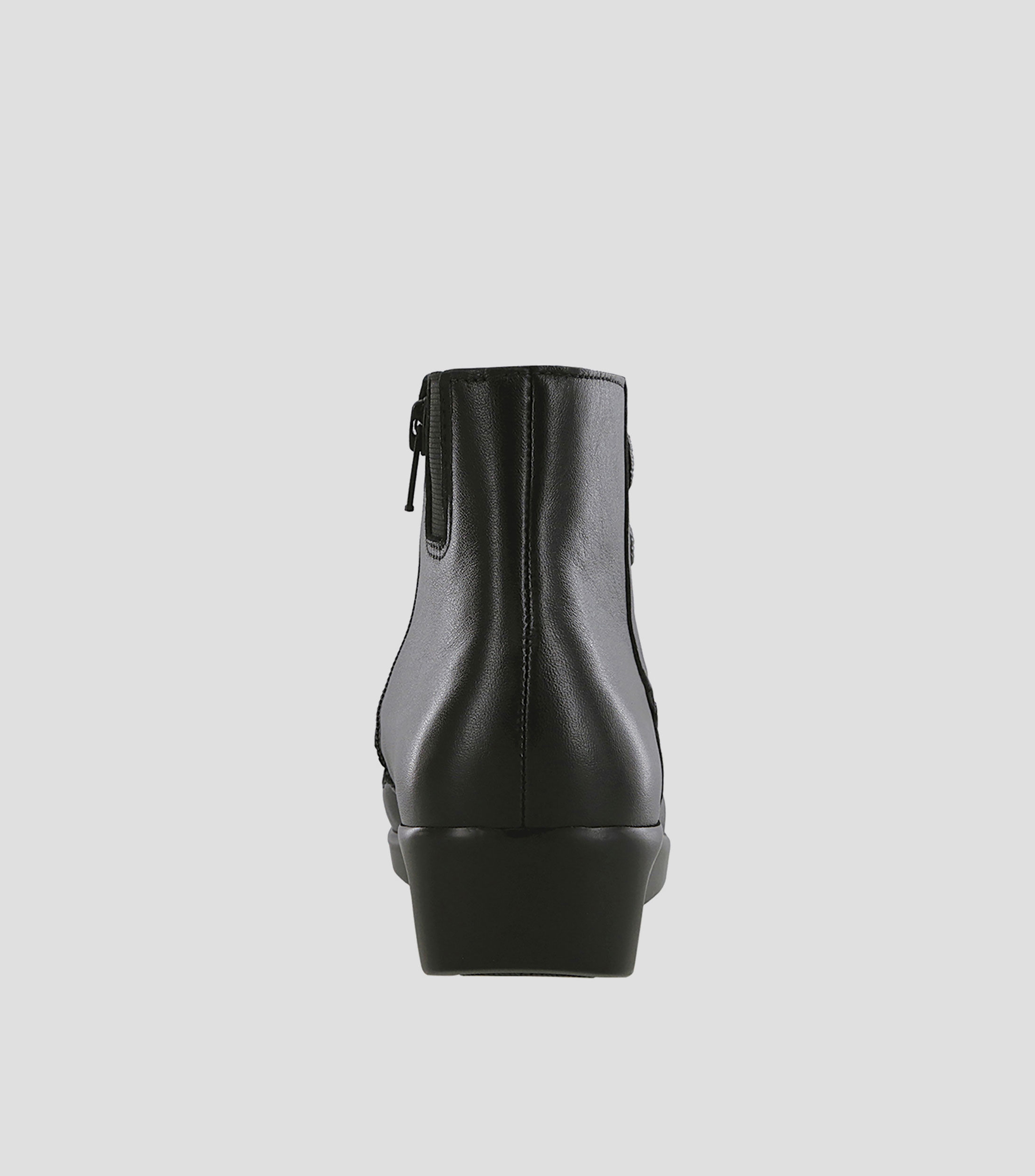 Botín básico, horma amplia, de piel suave, color negro y máximo confort Mujer
