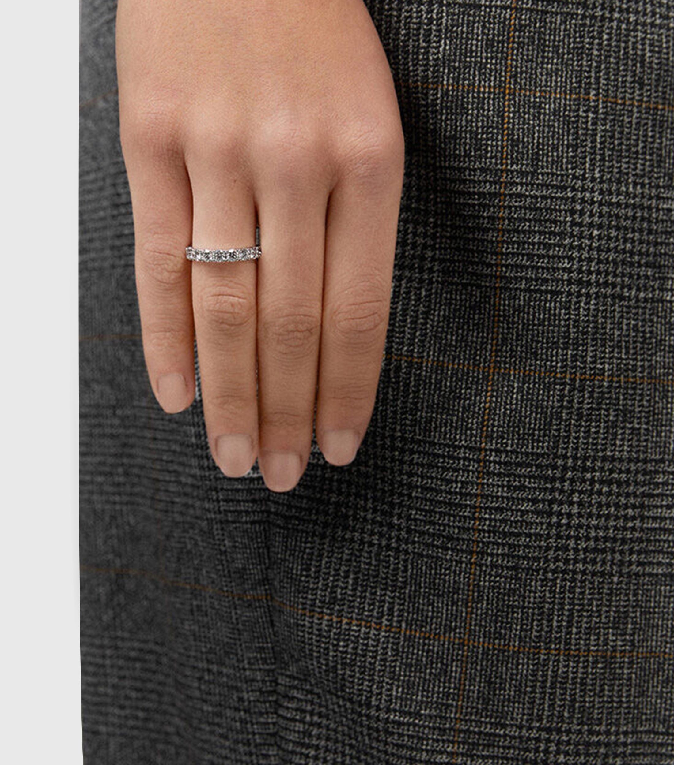 Anillo solitario en Oro blanco de 18 Kilates con diamantes Mujer