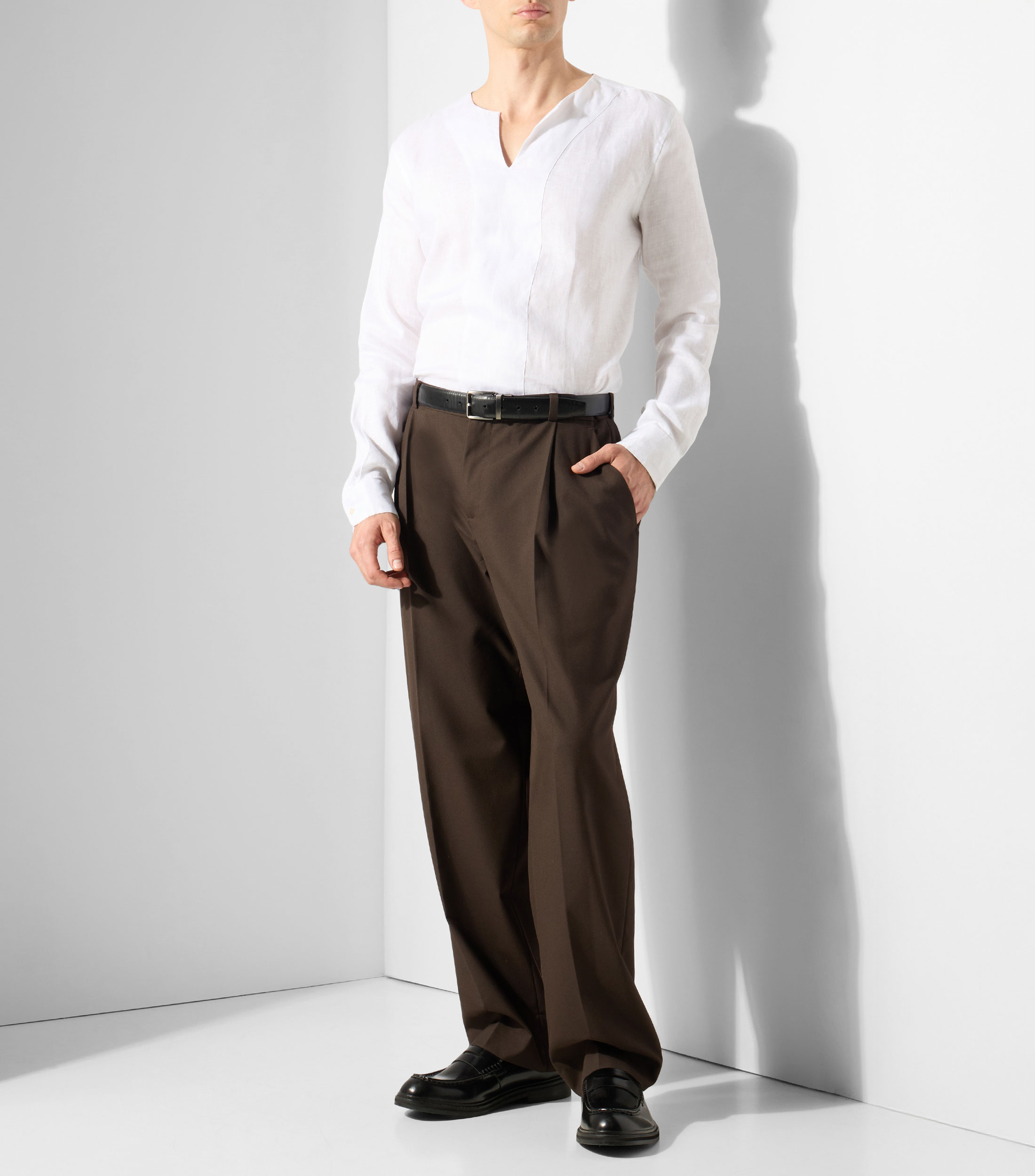 Camisa lisa en lino y manga larga Hombre