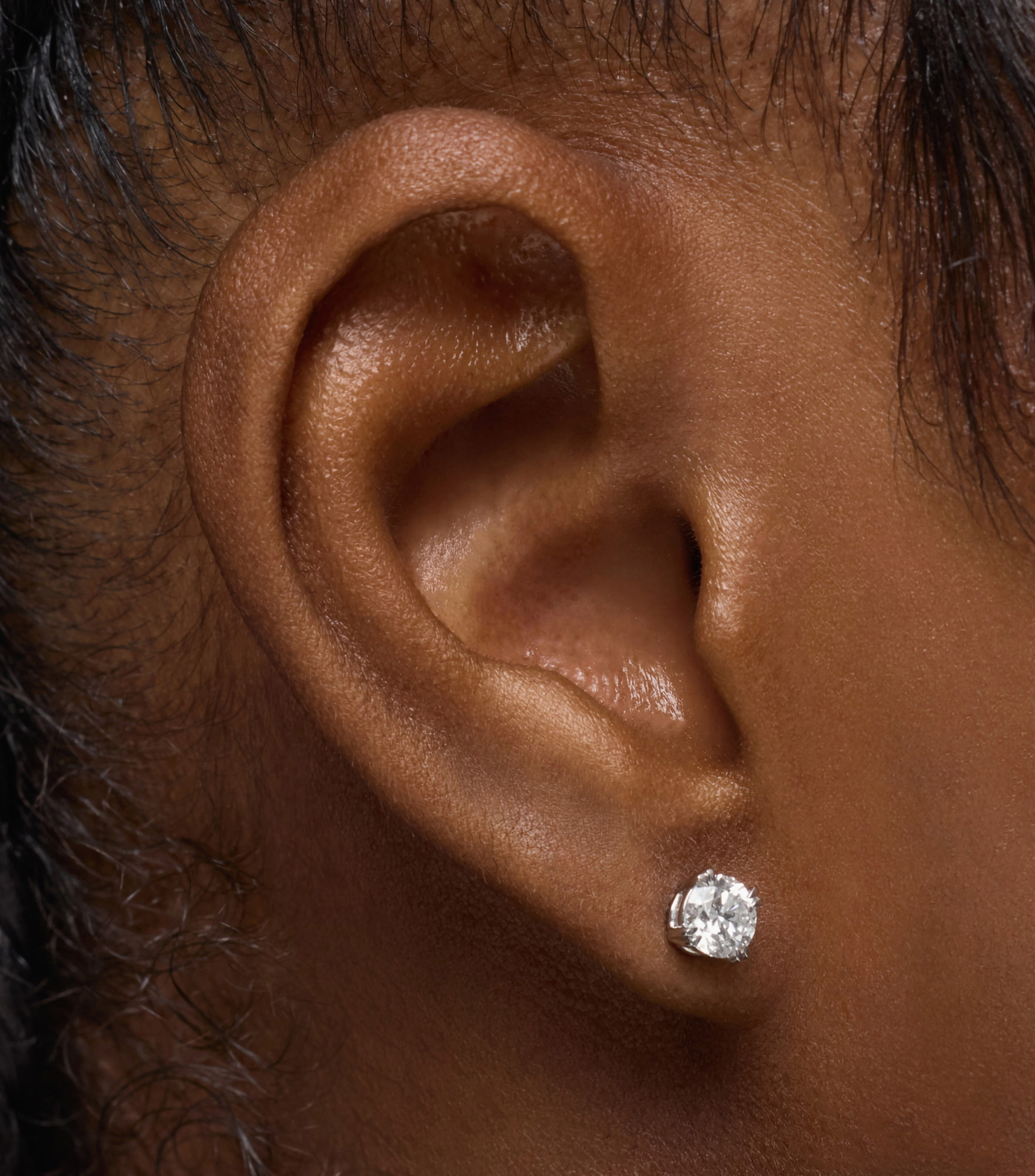 Aretes Essentials con diamantes Unisex
