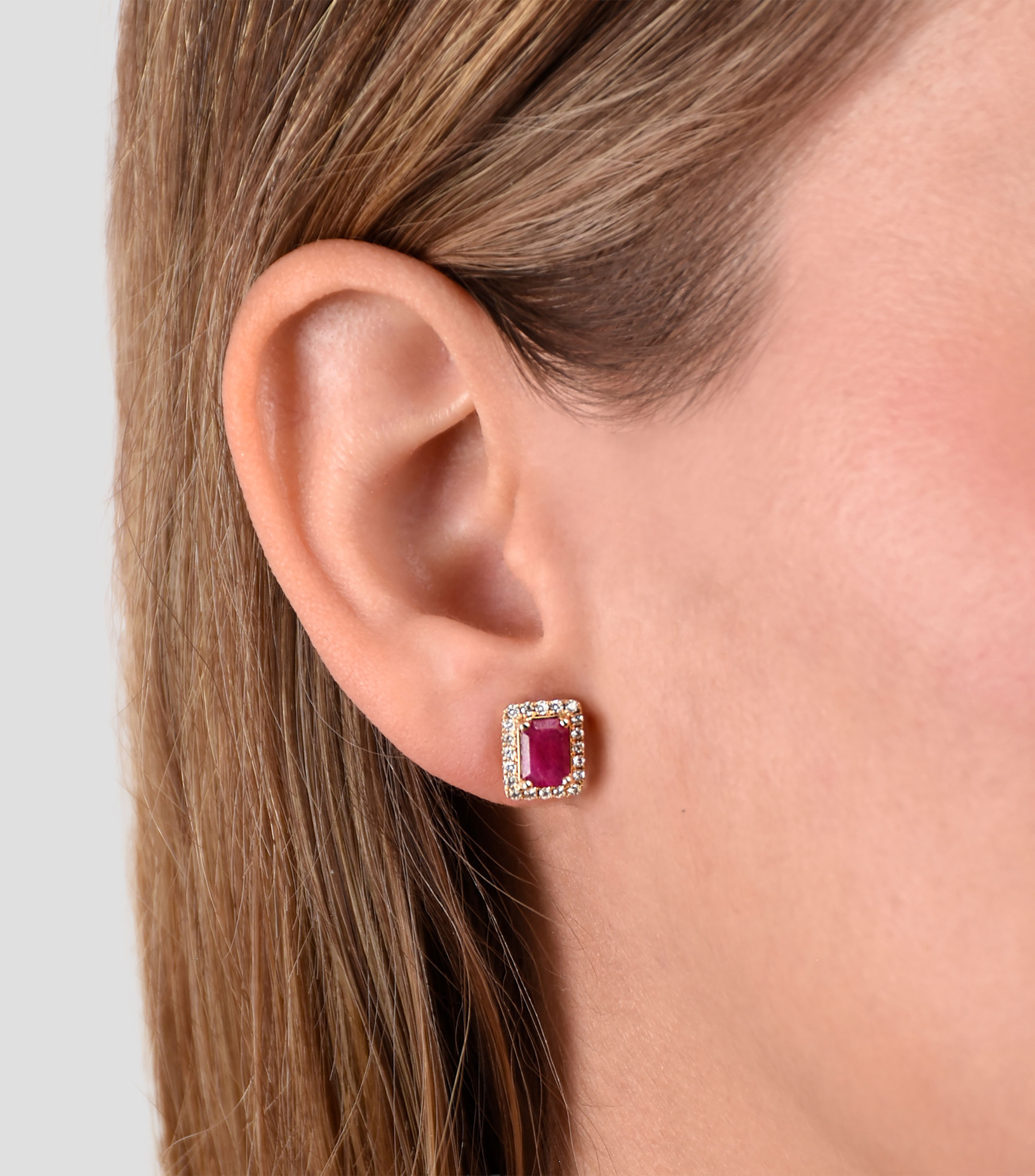 Broquel en forma rectangular con rubíes y diamantes Mujer