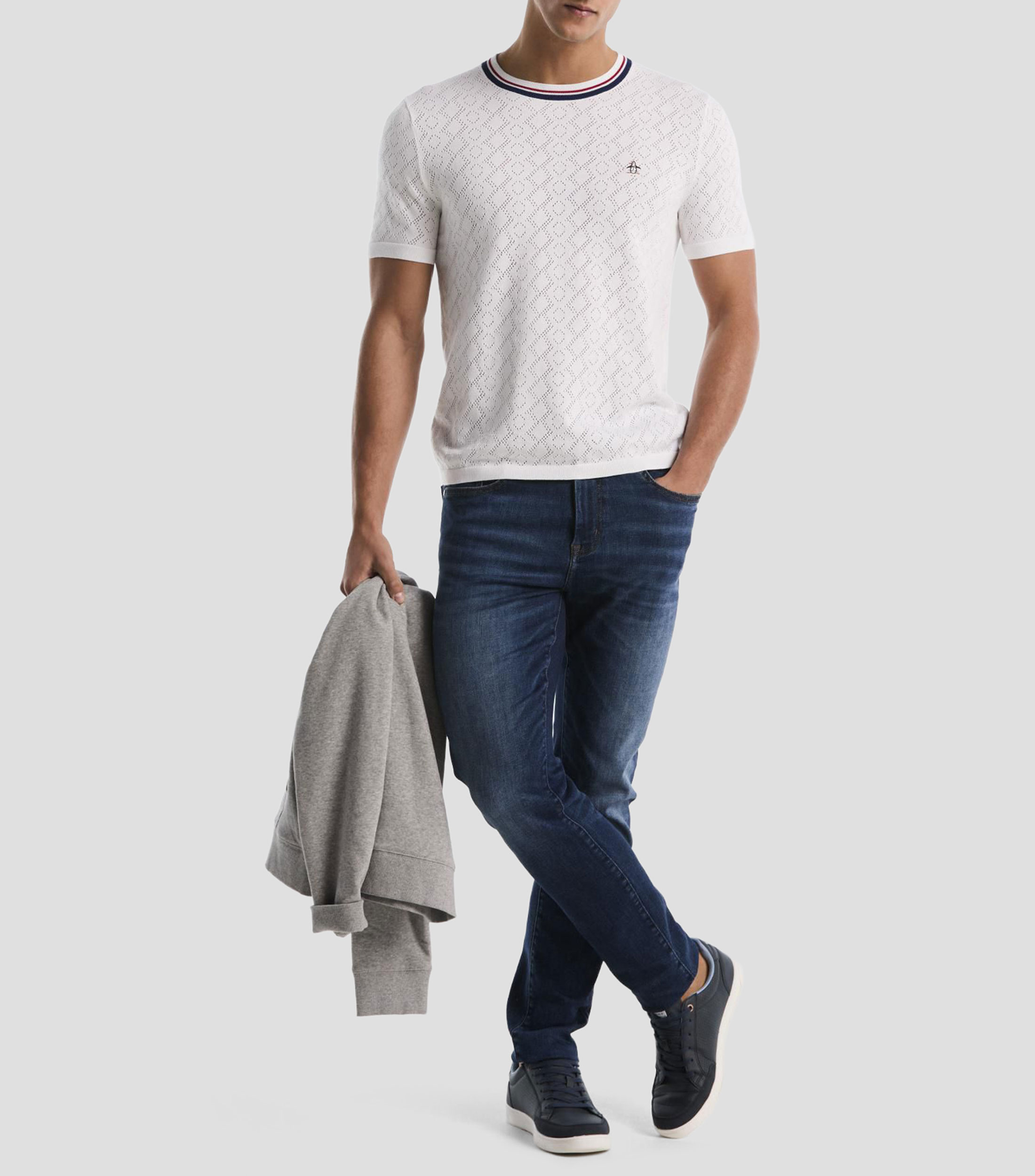 Playera cuello redondo manga corta lisa con detalle decorativo Hombre