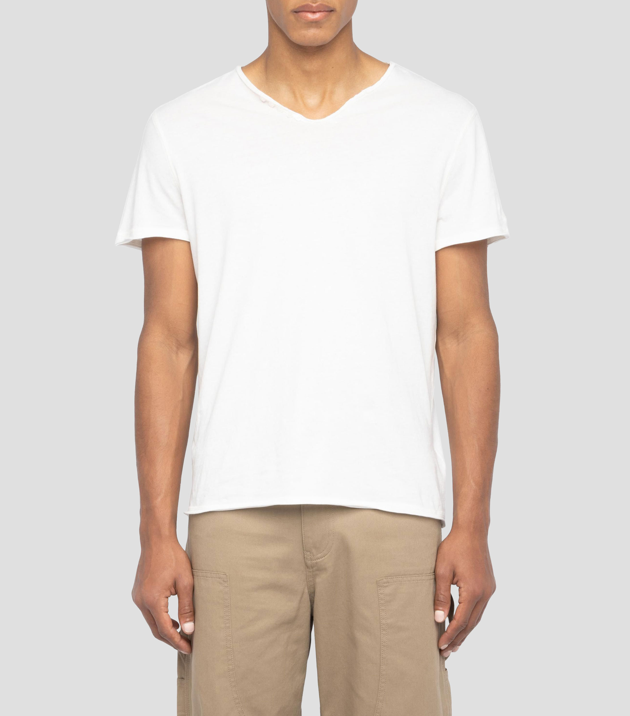 Playera cuello V manga corta lisa Hombre