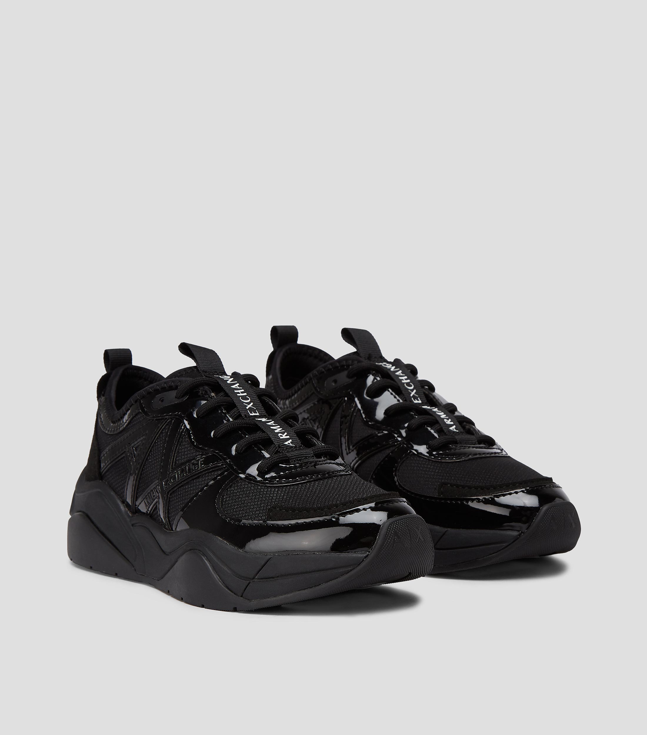Tenis casuales con logo Mujer