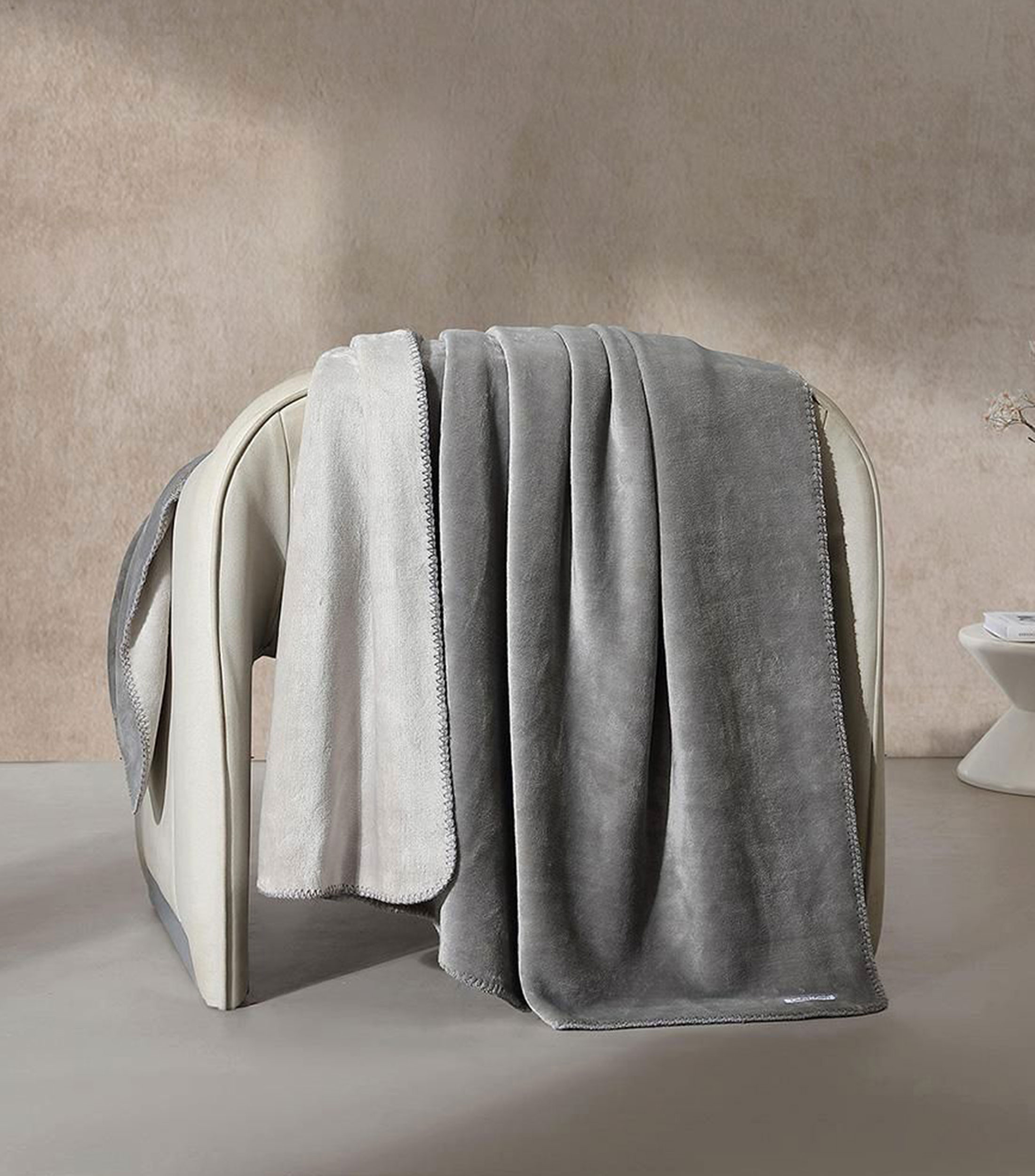 Frazada estándar Solid Throw gris
