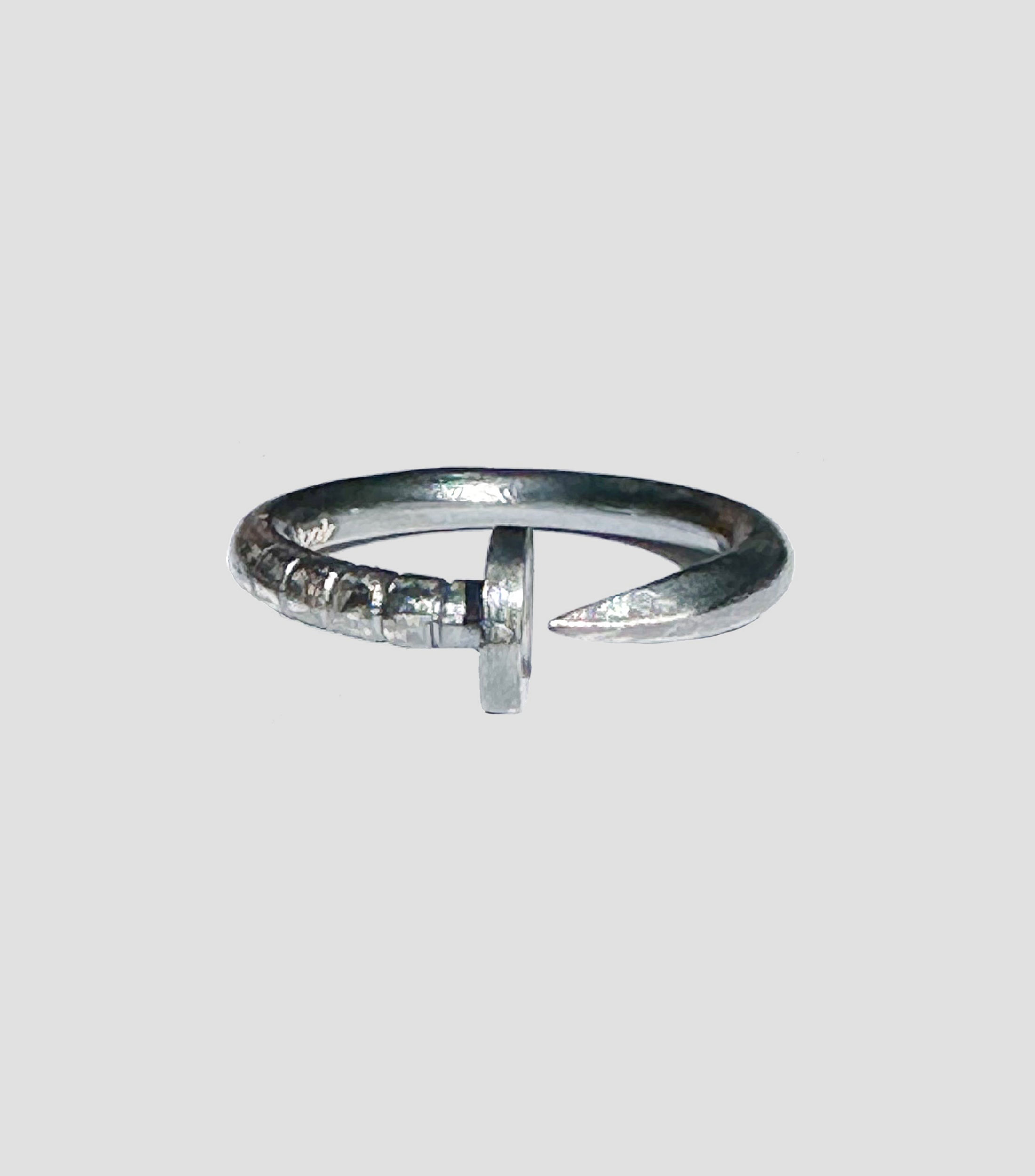 Anillo en plata .925 clavo Hombre