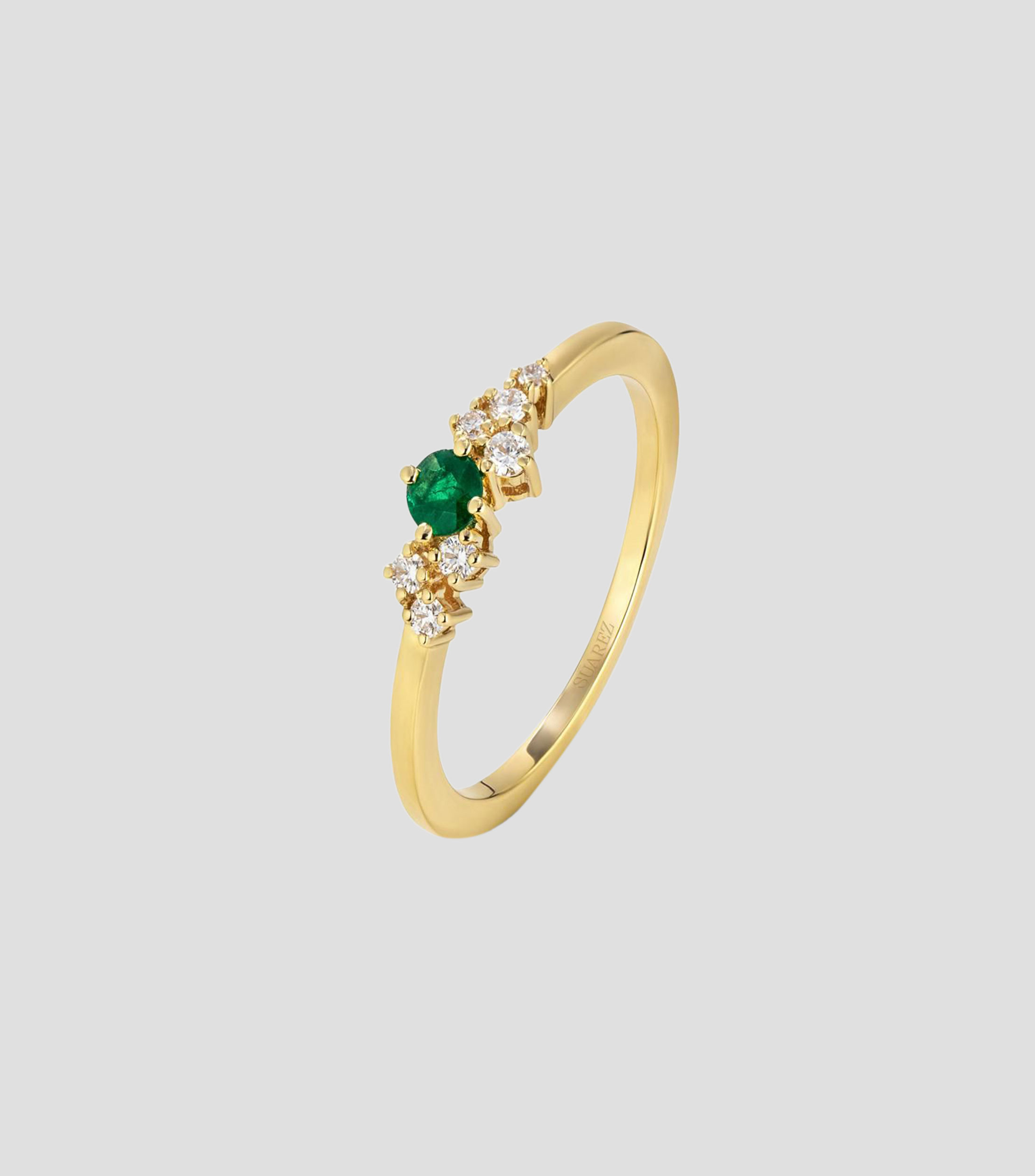 Anillo en Oro amarillo de 18 Kilates con esmeralda y diamantes Mujer