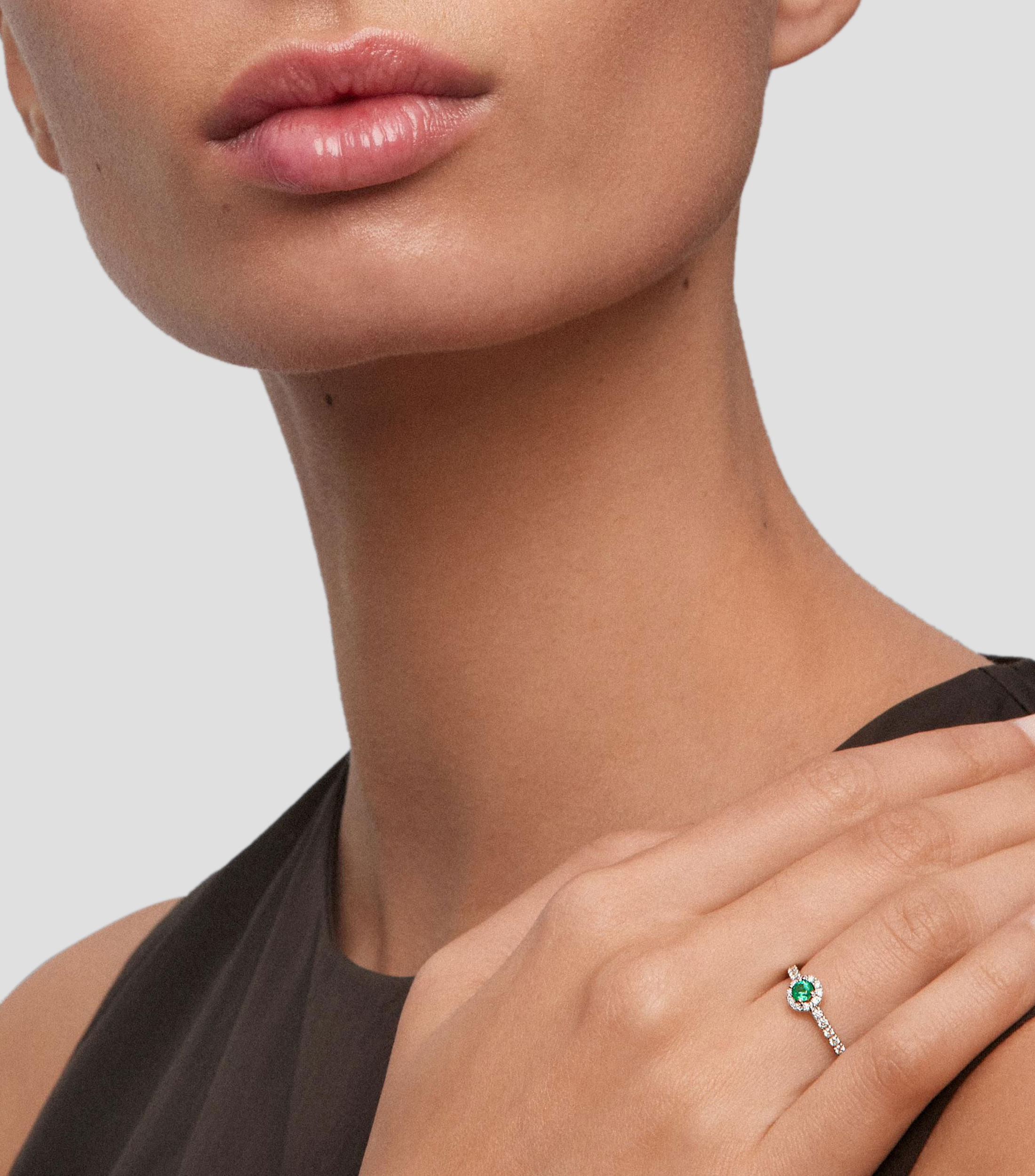 Anillo en Oro blanco de 18 Kilates con esmeralda Big Three Mujer